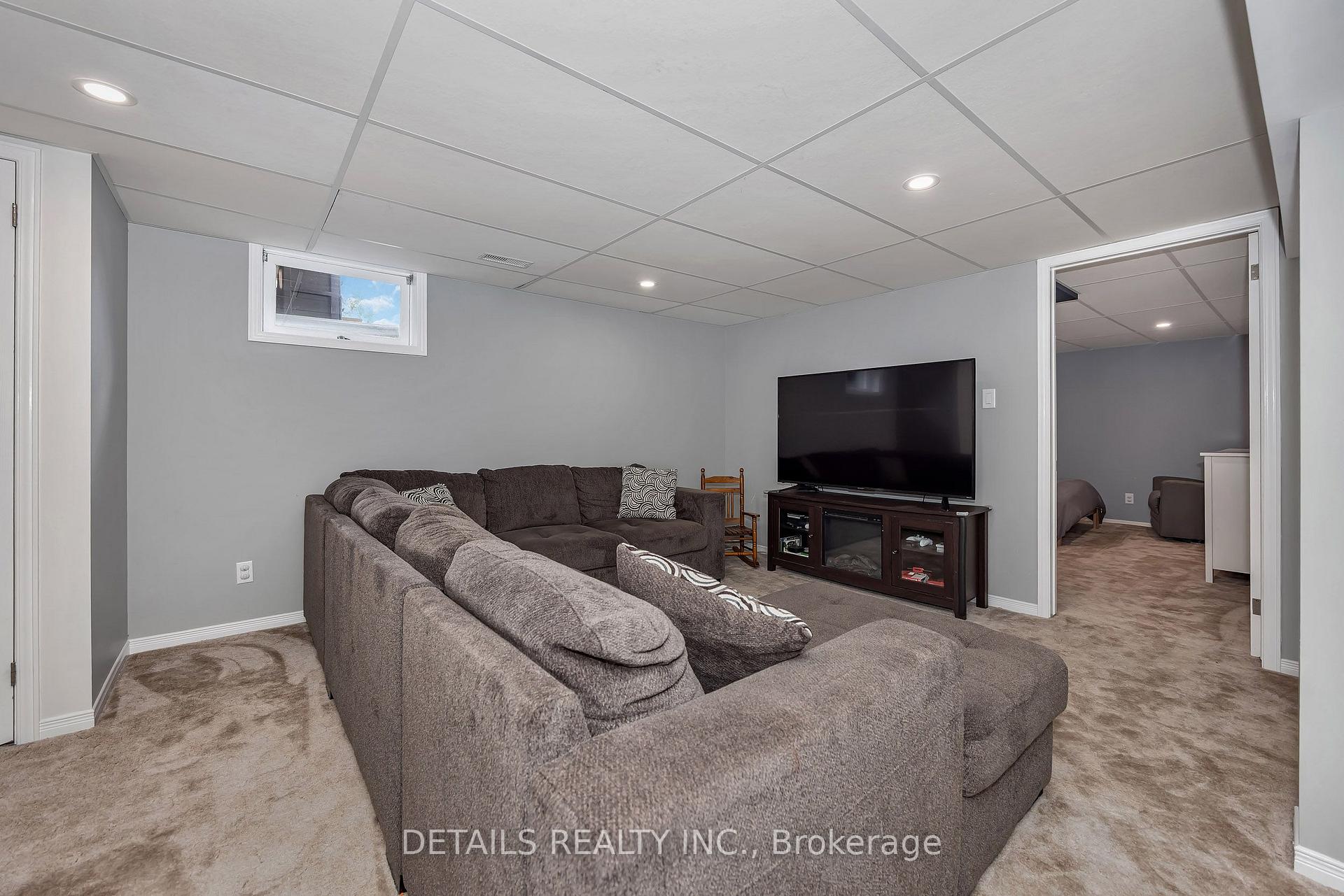 Photo 27 of 100 Fowler Street S, Ottawa, Richmond — HOMEH