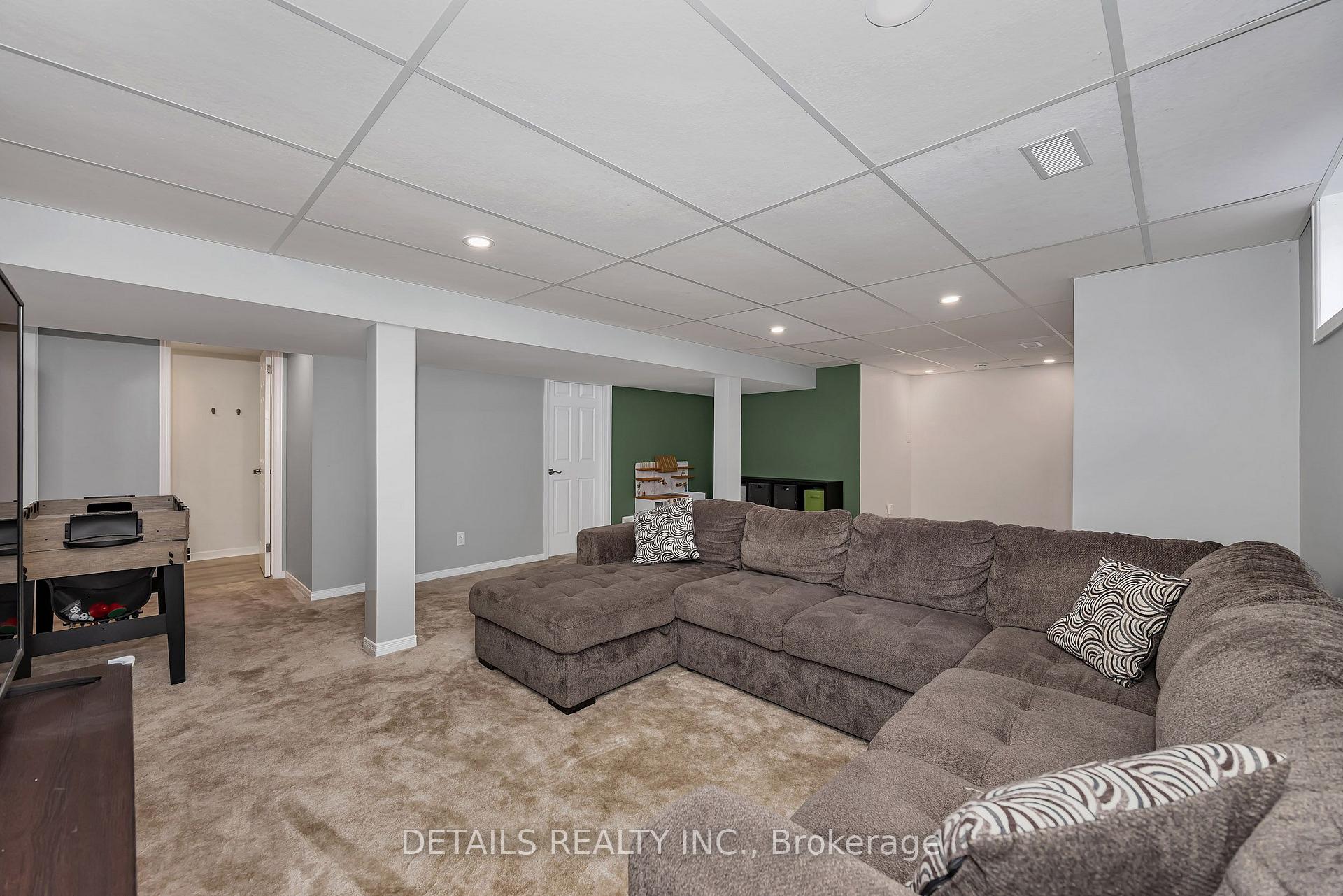 Photo 24 of 100 Fowler Street S, Ottawa, Richmond — HOMEH