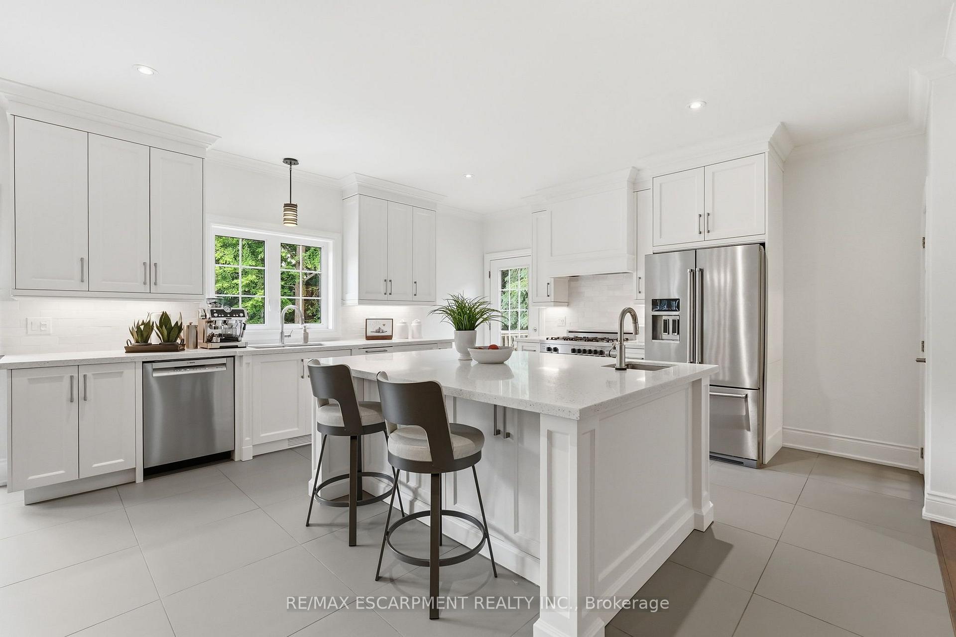 Photo 11 of 270 Poplar Drive, Burlington, Shoreacres — HOMEH