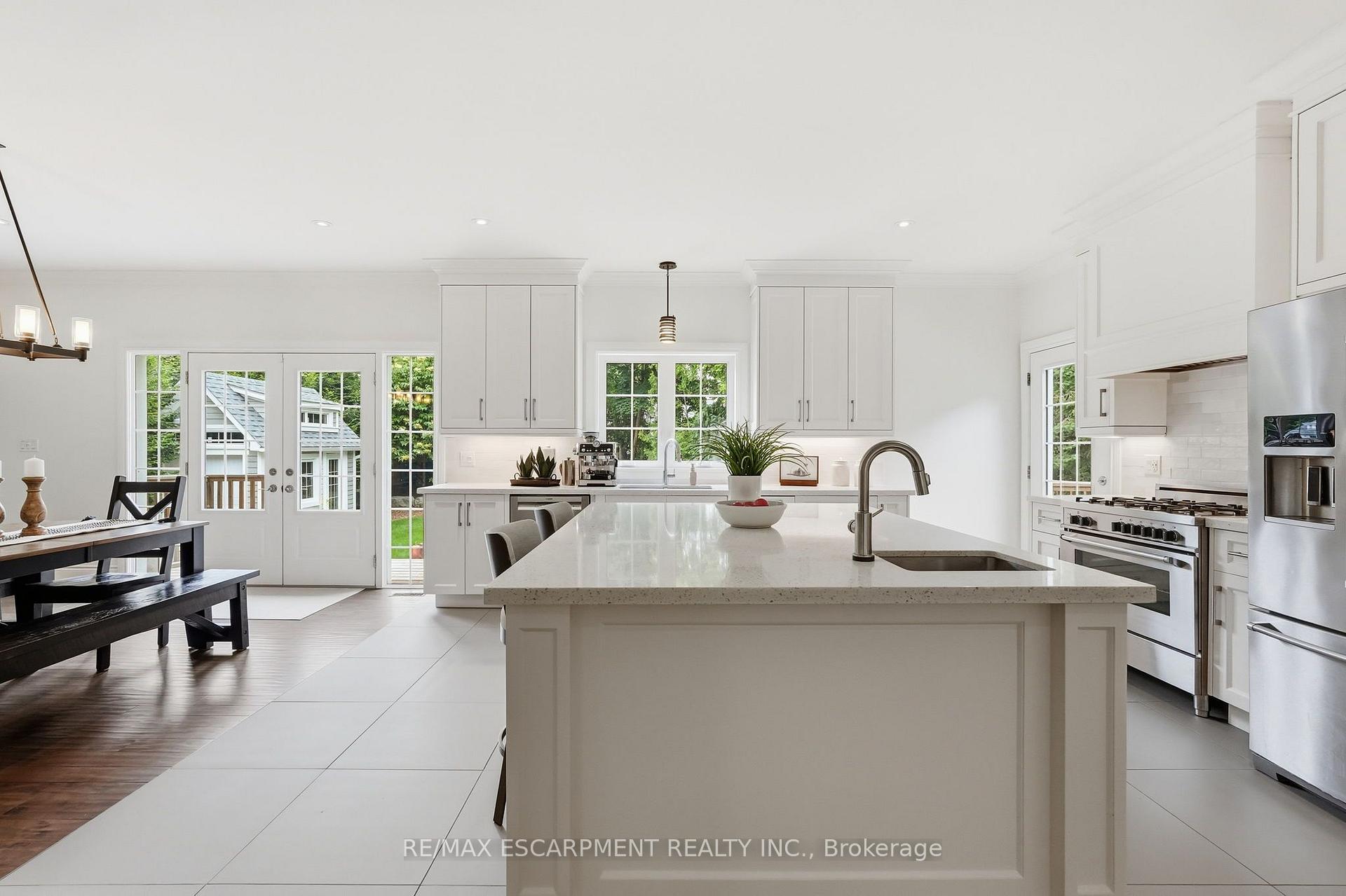 Photo 12 of 270 Poplar Drive, Burlington, Shoreacres — HOMEH