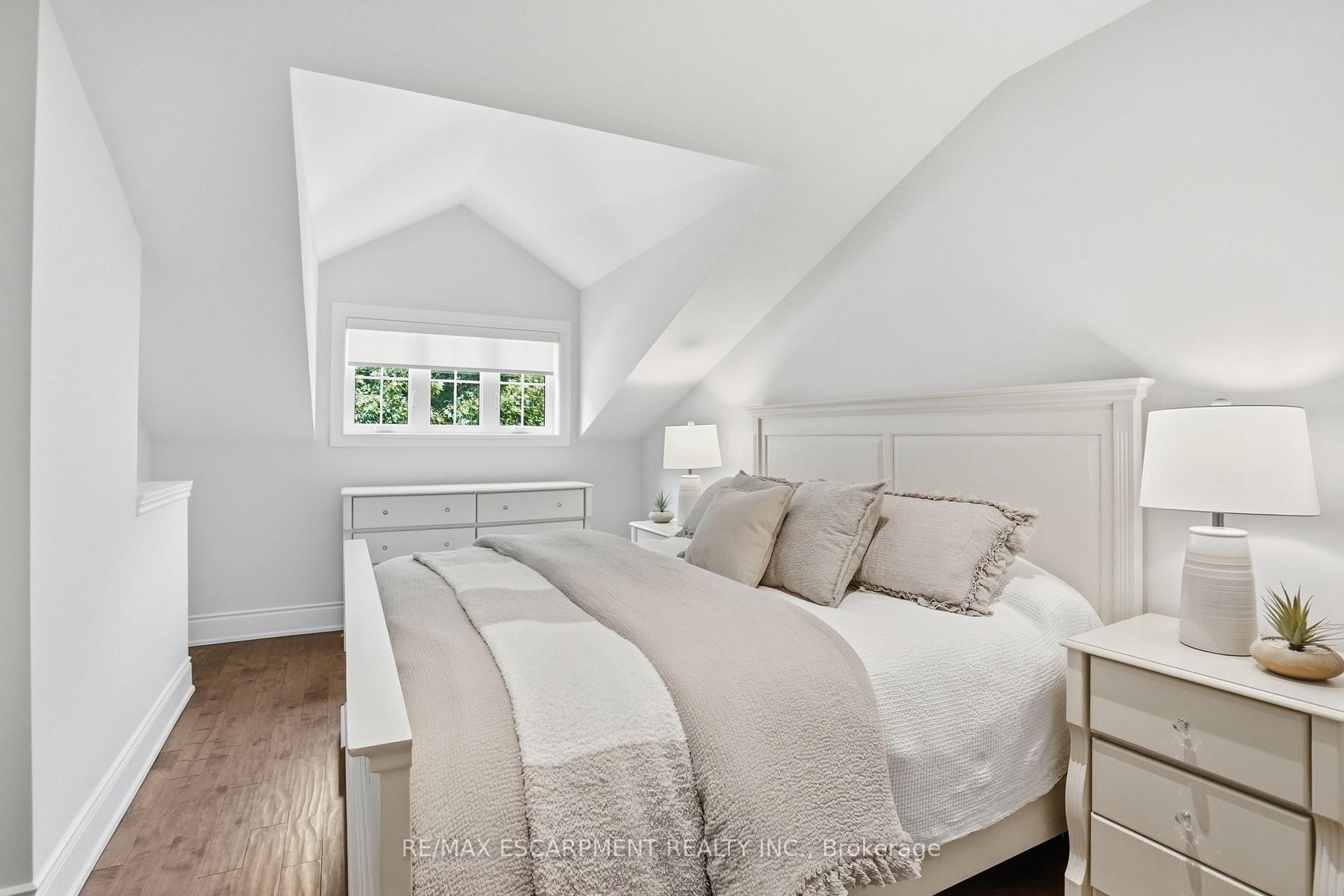 Photo 15 of 270 Poplar Drive, Burlington, Shoreacres — HOMEH