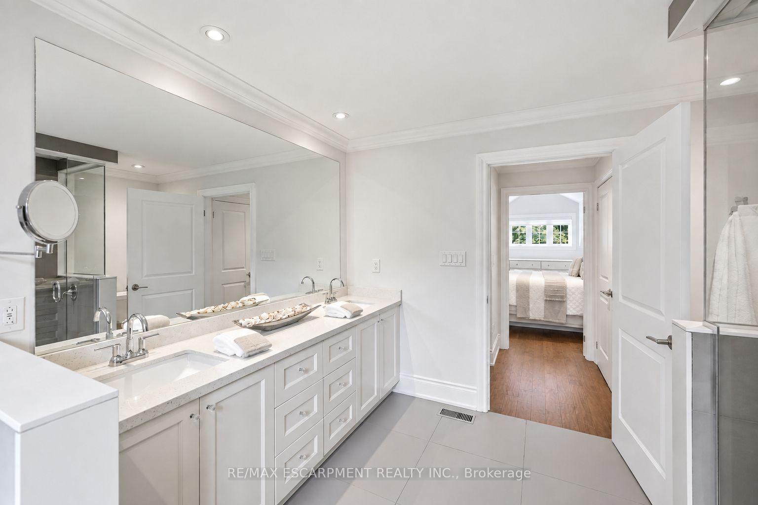 Photo 19 of 270 Poplar Drive, Burlington, Shoreacres — HOMEH