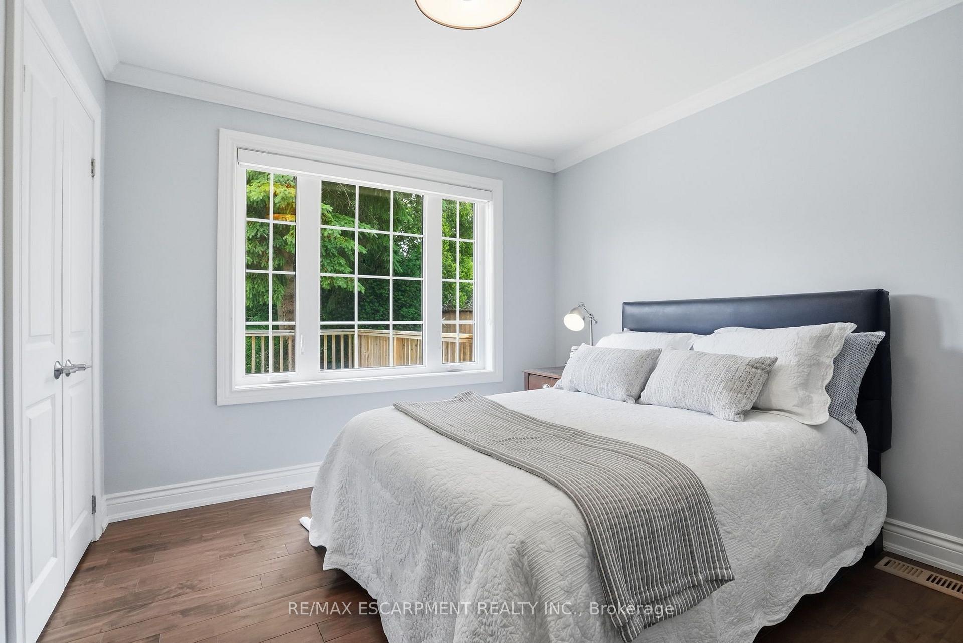 Photo 20 of 270 Poplar Drive, Burlington, Shoreacres — HOMEH