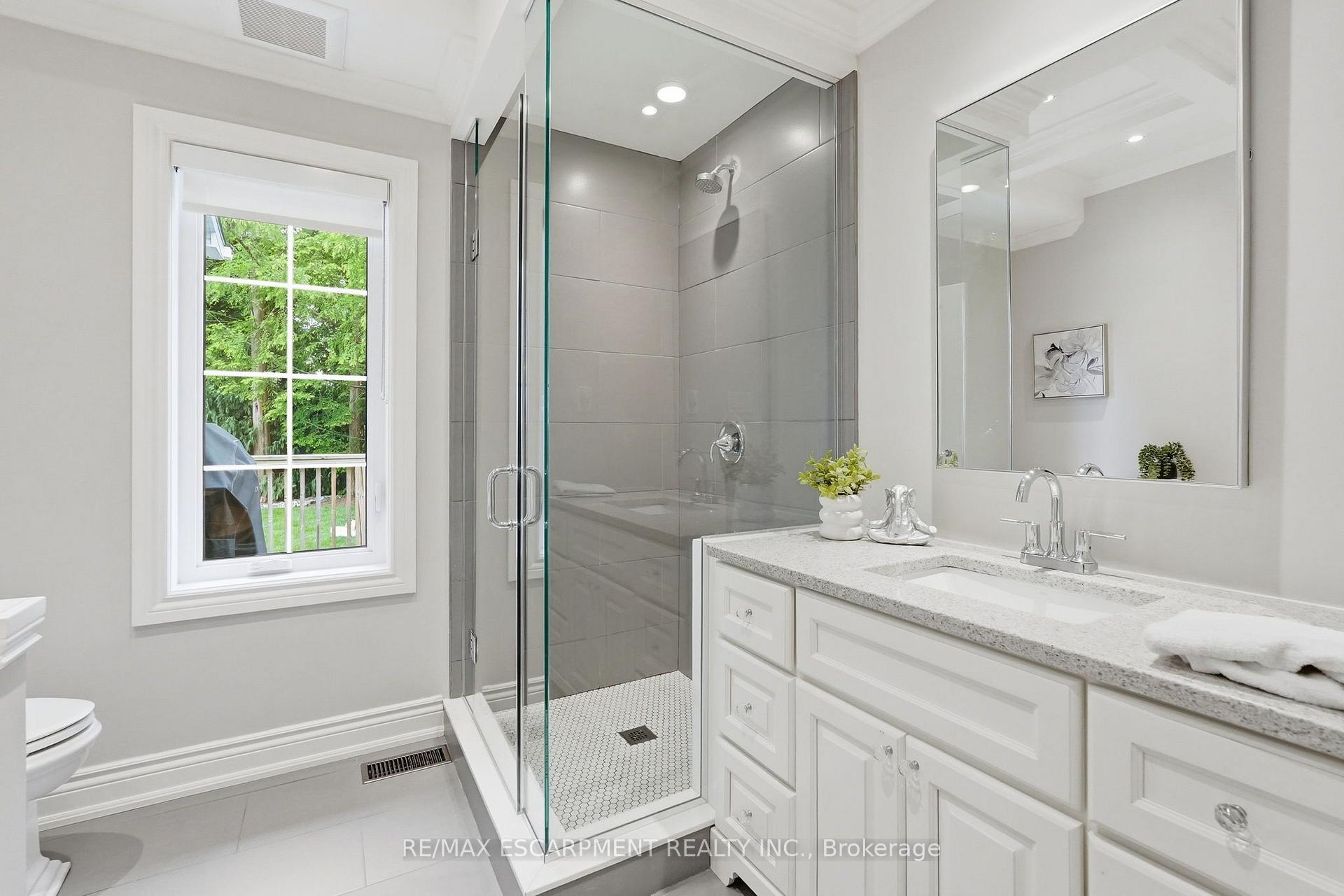 Photo 23 of 270 Poplar Drive, Burlington, Shoreacres — HOMEH