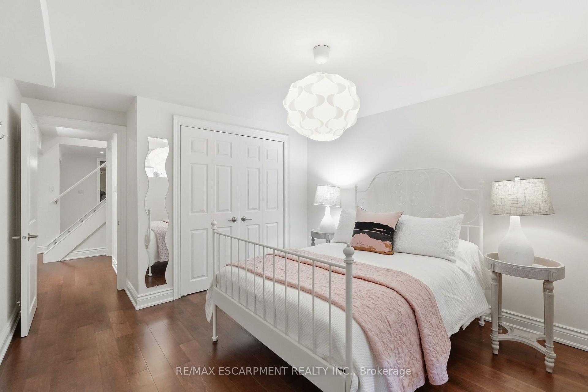 Photo 31 of 270 Poplar Drive, Burlington, Shoreacres — HOMEH