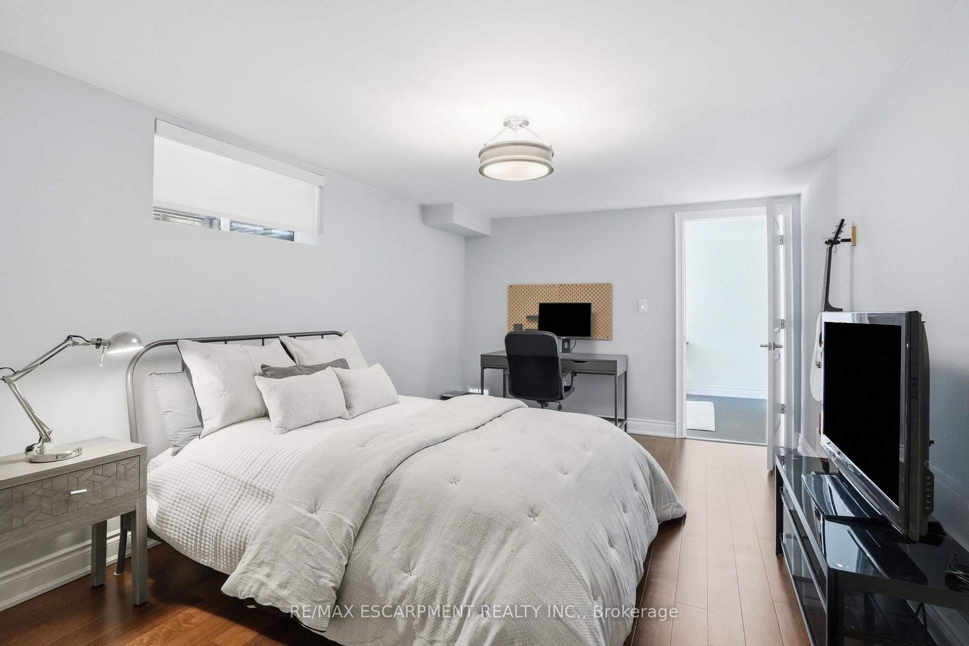 Photo 32 of 270 Poplar Drive, Burlington, Shoreacres — HOMEH