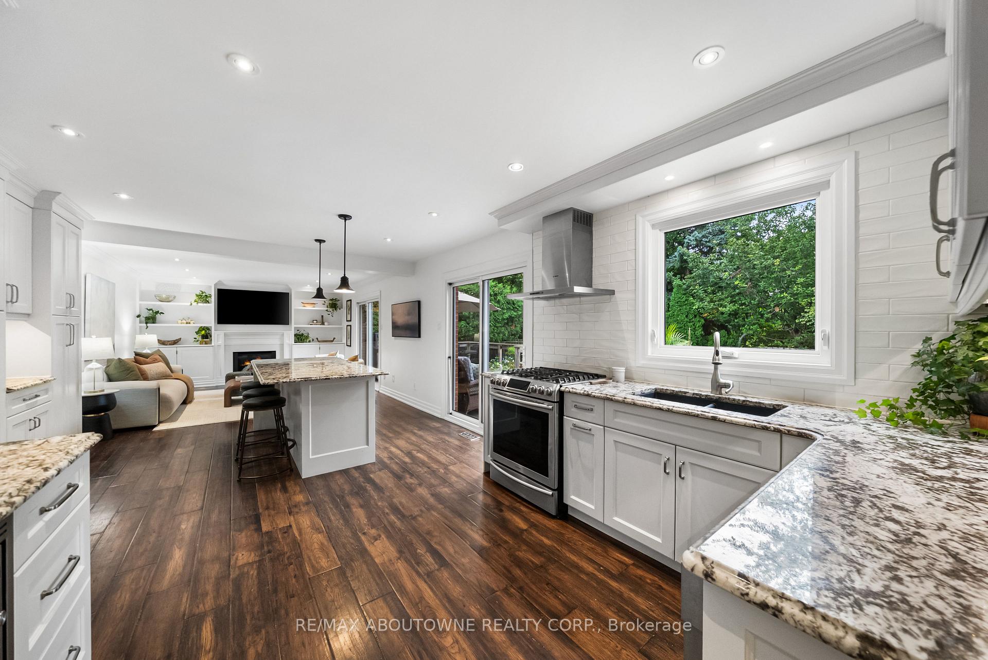 Photo 14 of 470 Carlton Drive, Oakville, Ford — HOMEH