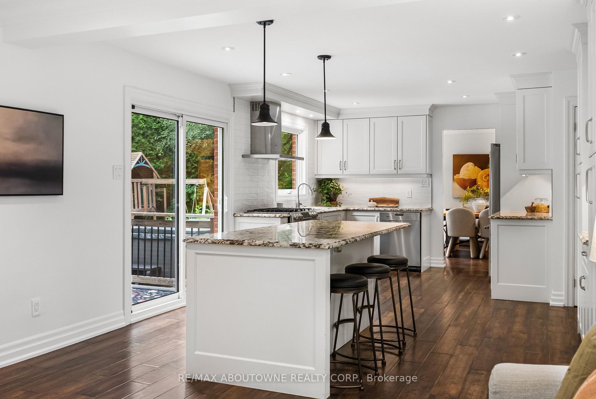 Photo 15 of 470 Carlton Drive, Oakville, Ford — HOMEH