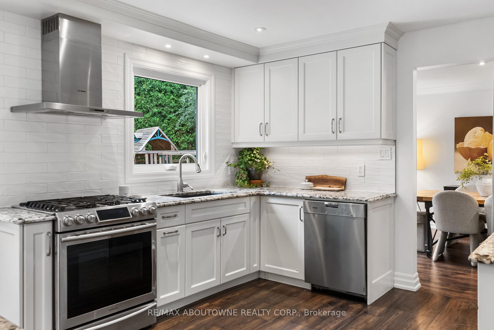 Photo 16 of 470 Carlton Drive, Oakville, Ford — HOMEH
