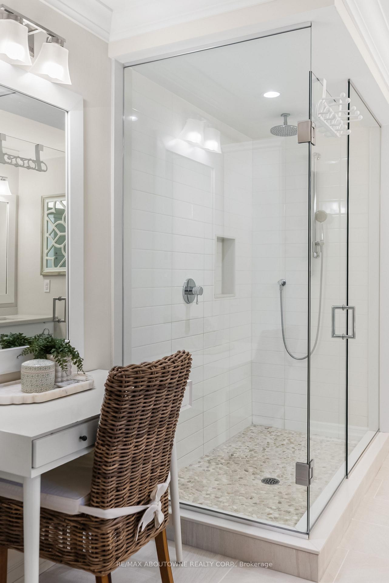 Photo 30 of 470 Carlton Drive, Oakville, Ford — HOMEH