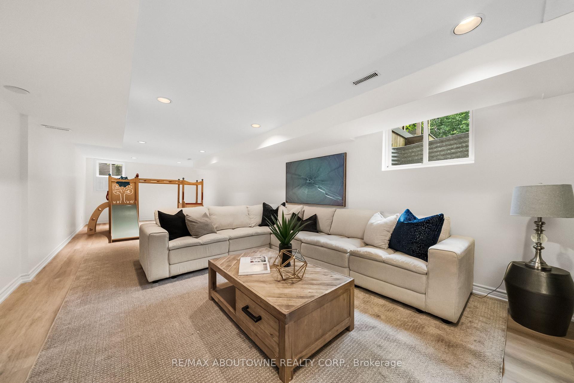 Photo 37 of 470 Carlton Drive, Oakville, Ford — HOMEH
