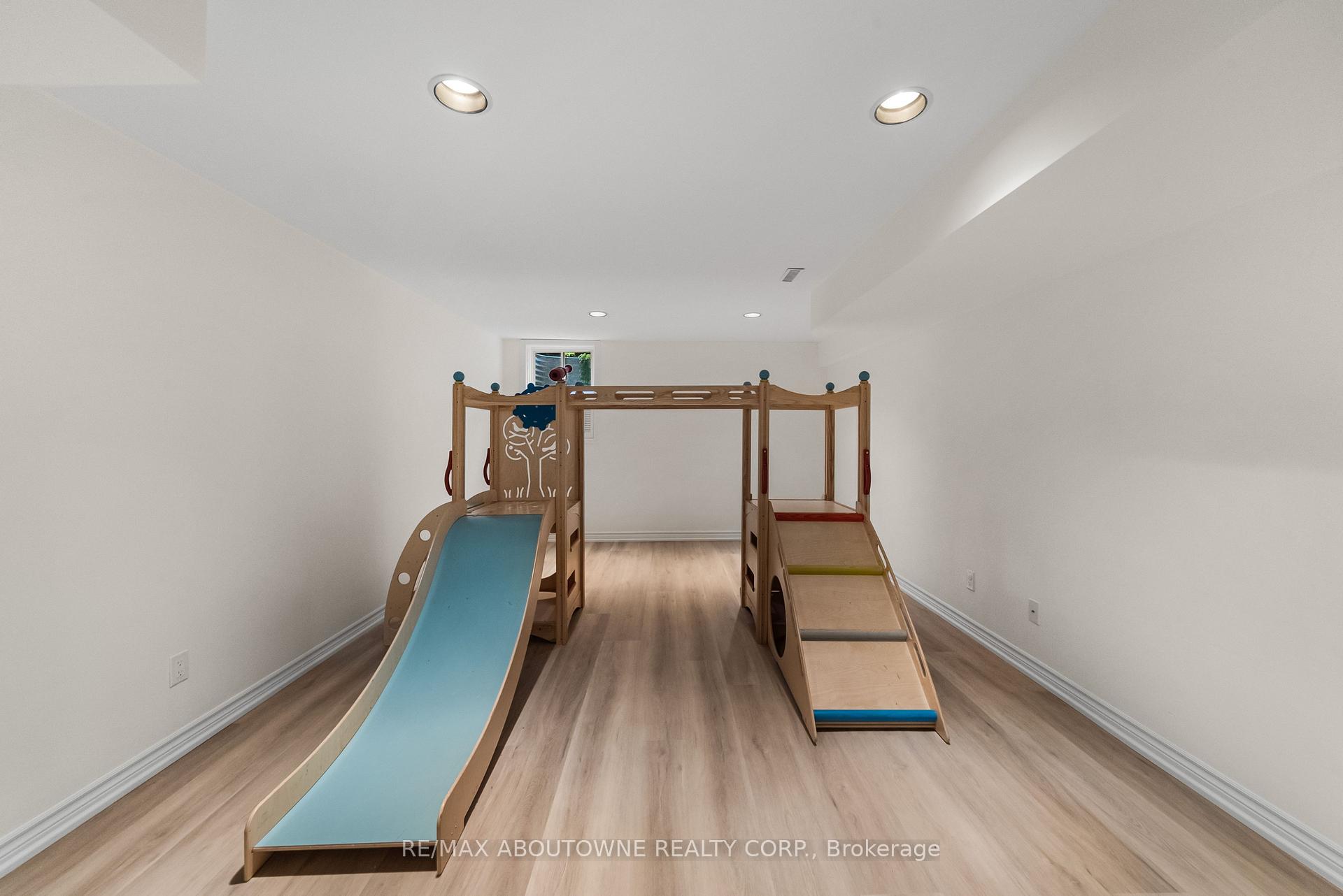 Photo 40 of 470 Carlton Drive, Oakville, Ford — HOMEH