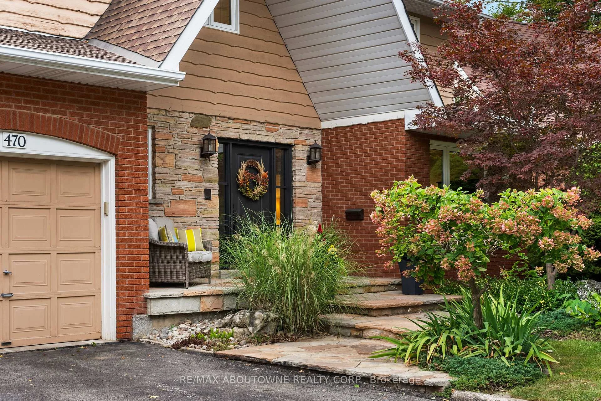Photo 5 of 470 Carlton Drive, Oakville, Ford — HOMEH