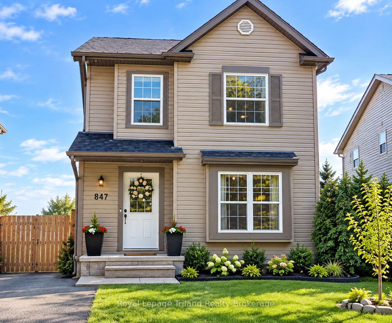 Photo 1 of 847 Hunters Gate Crescent, Woodstock, Woodstock - South — HOMEH