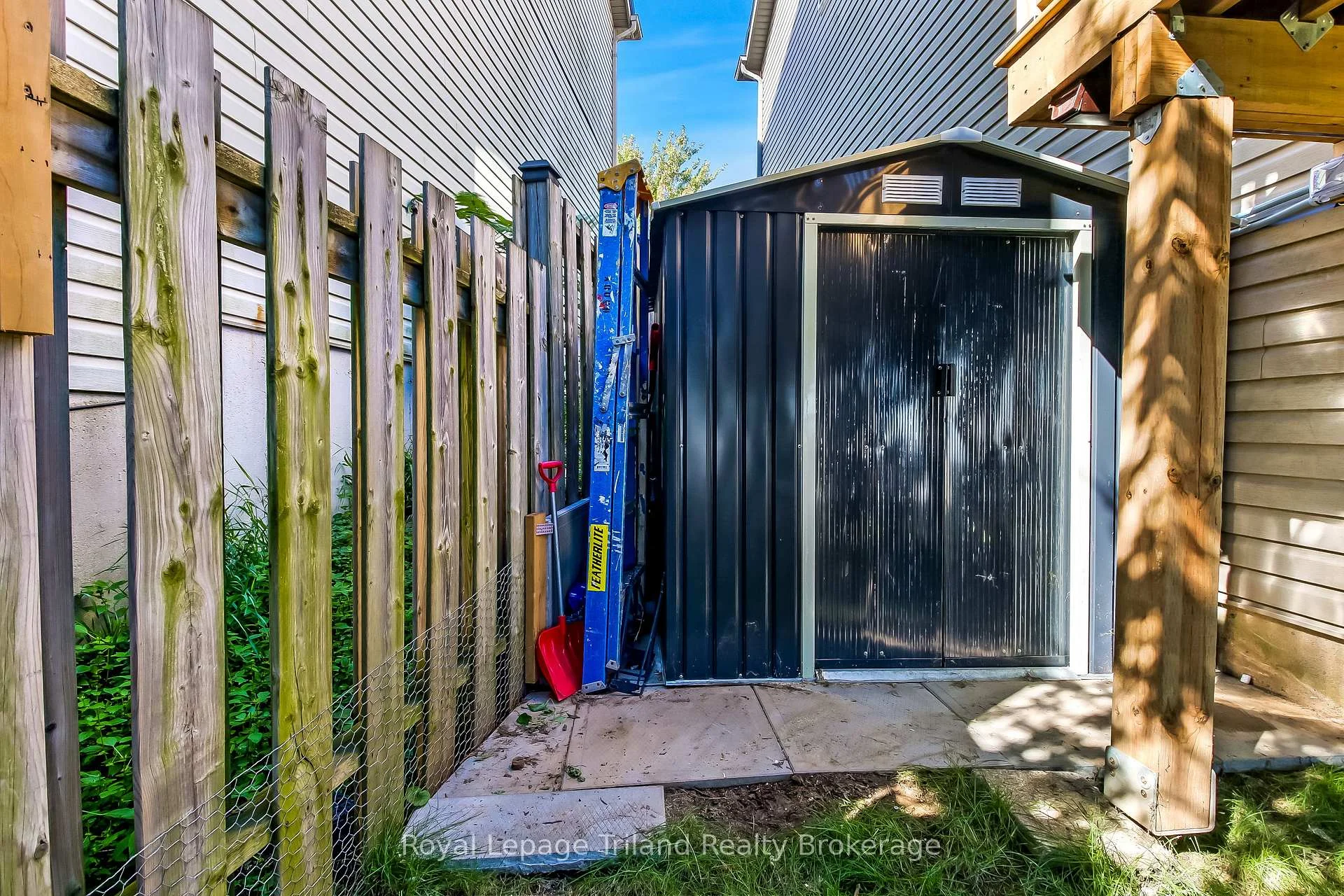 Photo 9 of 847 Hunters Gate Crescent, Woodstock, Woodstock - South — HOMEH