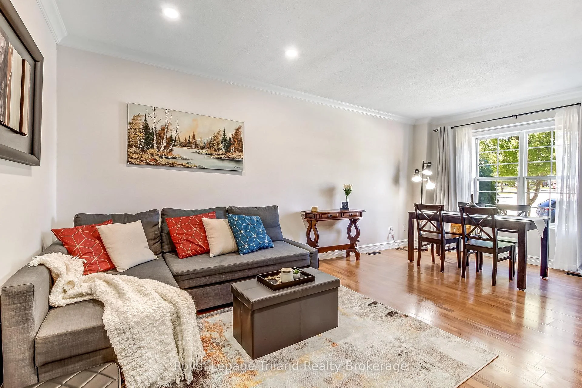 Photo 10 of 847 Hunters Gate Crescent, Woodstock, Woodstock - South — HOMEH