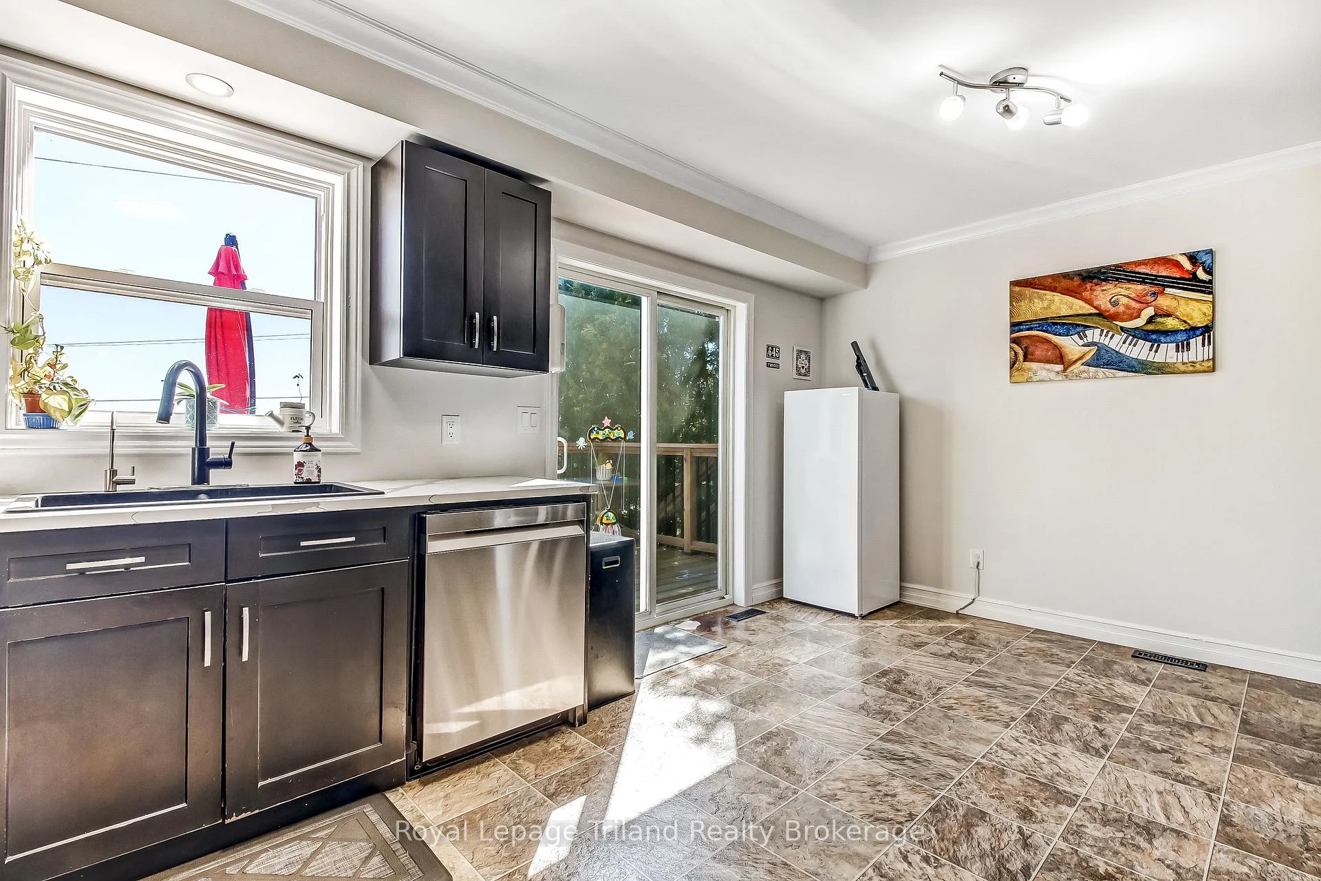 Photo 13 of 847 Hunters Gate Crescent, Woodstock, Woodstock - South — HOMEH