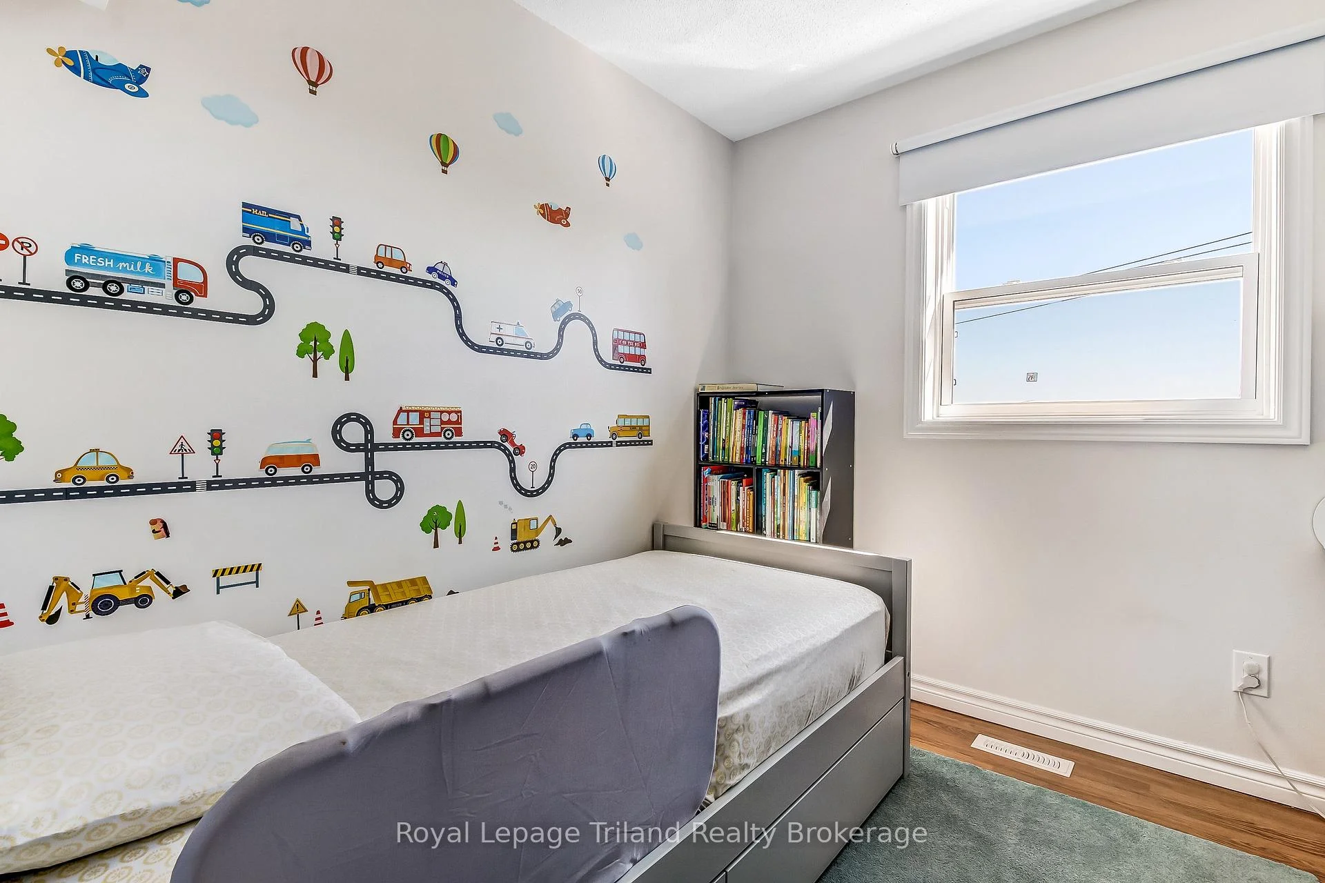 Photo 16 of 847 Hunters Gate Crescent, Woodstock, Woodstock - South — HOMEH