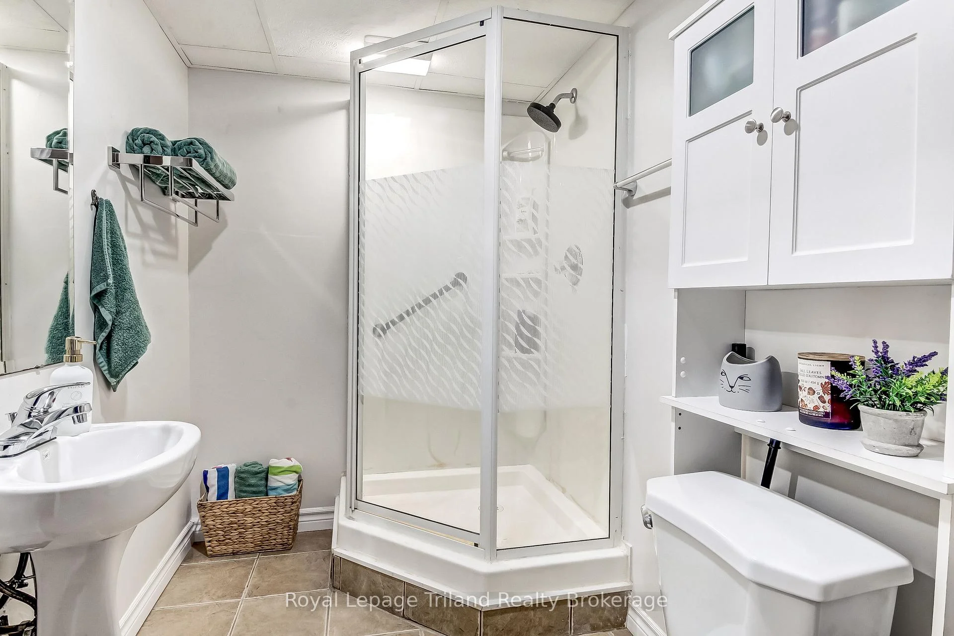 Photo 25 of 847 Hunters Gate Crescent, Woodstock, Woodstock - South — HOMEH
