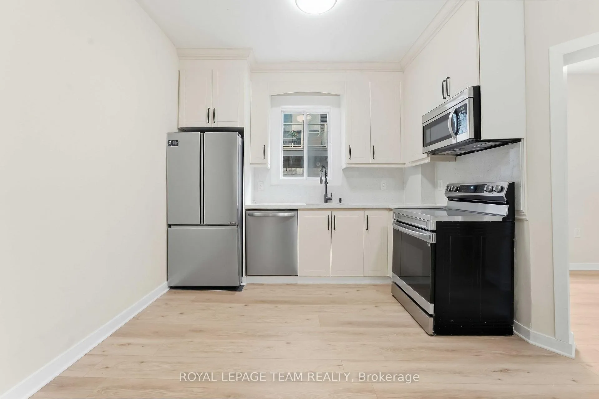Photo 10 of Unit A, 13 Balsam Street, Ottawa, West Centre Town — HOMEH