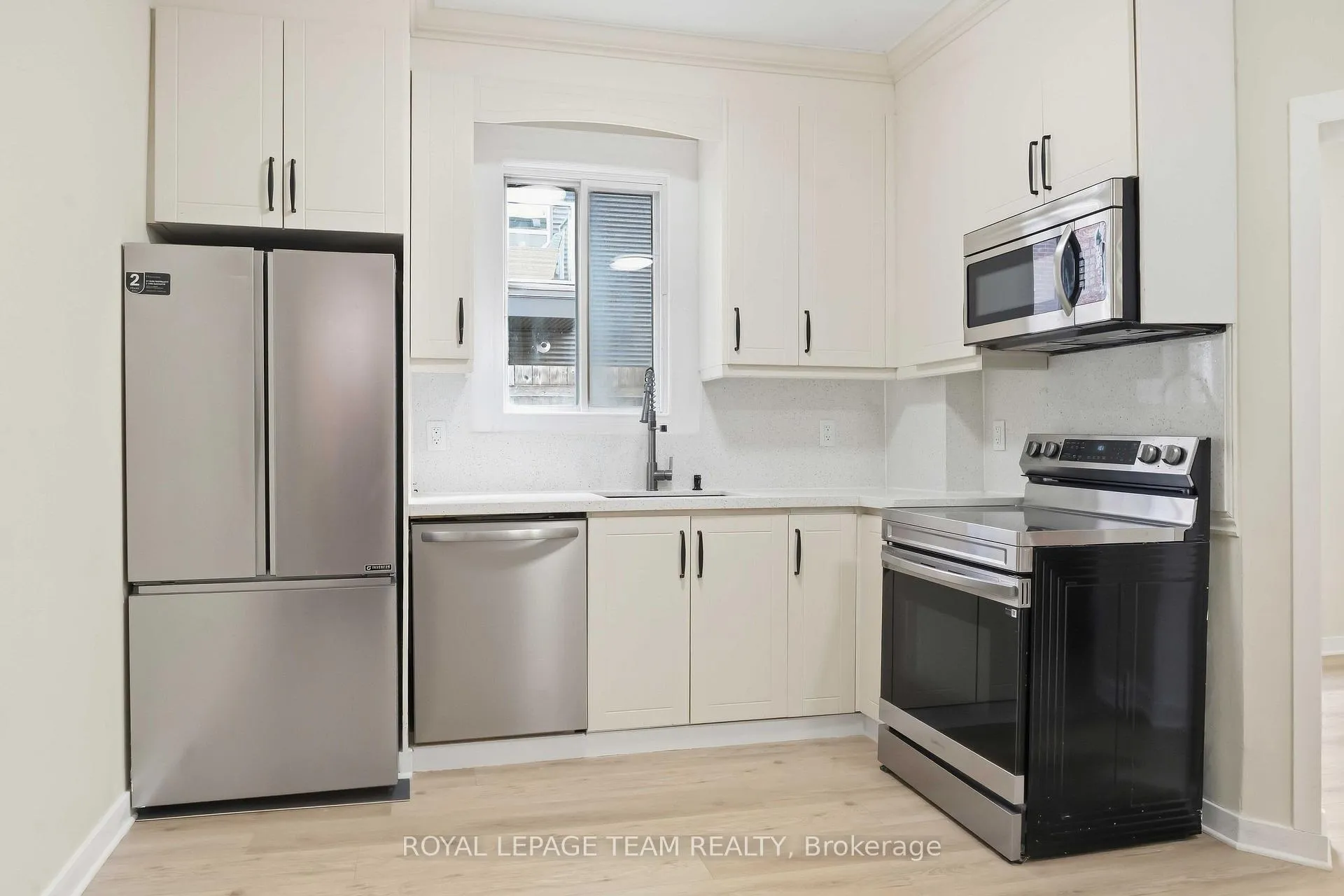 Photo 11 of Unit A, 13 Balsam Street, Ottawa, West Centre Town — HOMEH
