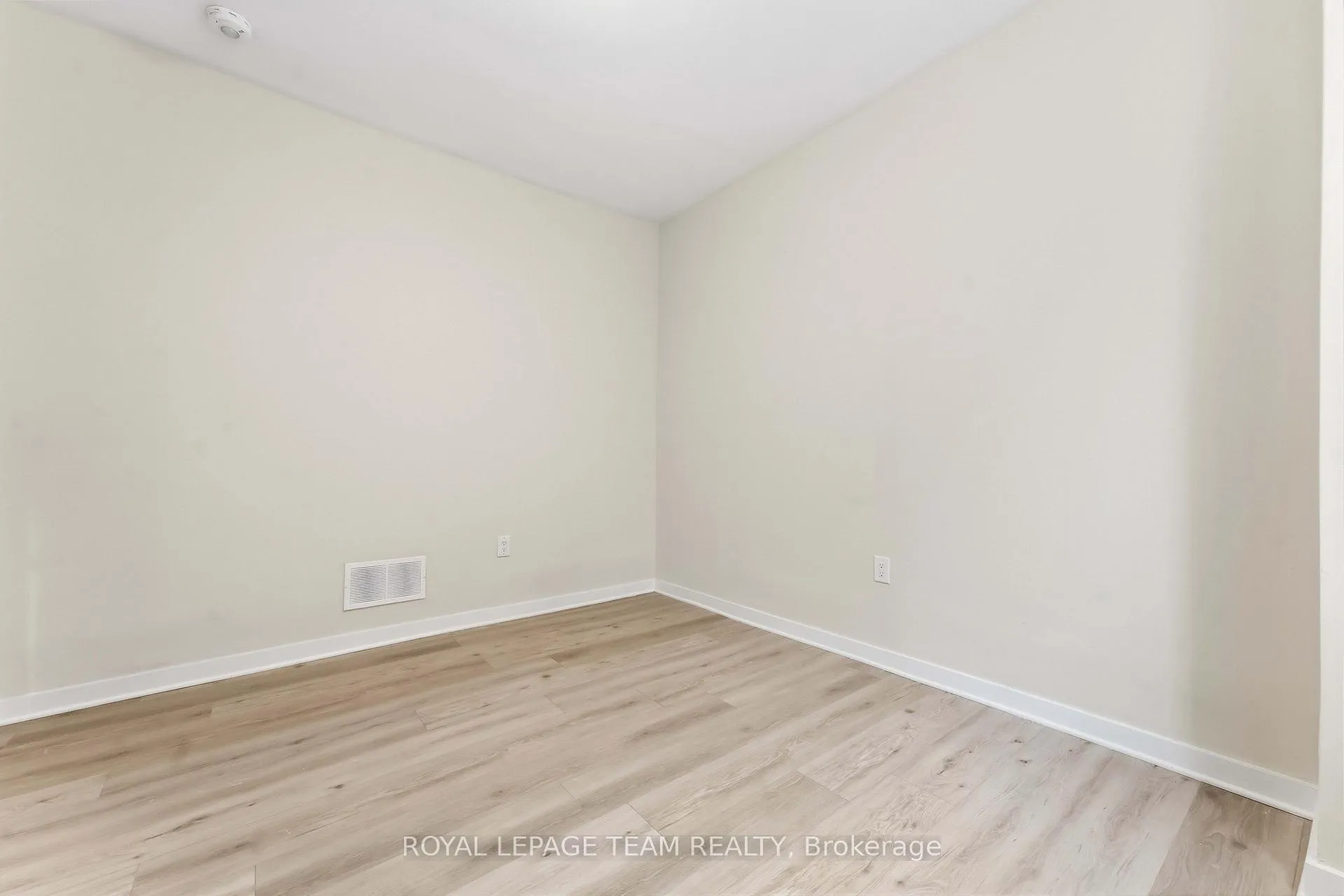 Photo 15 of Unit A, 13 Balsam Street, Ottawa, West Centre Town — HOMEH