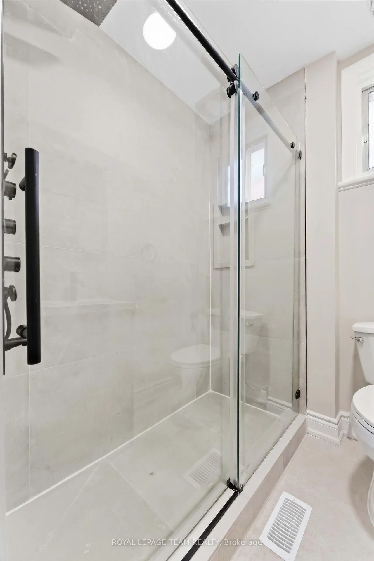 Photo 20 of Unit A, 13 Balsam Street, Ottawa, West Centre Town — HOMEH