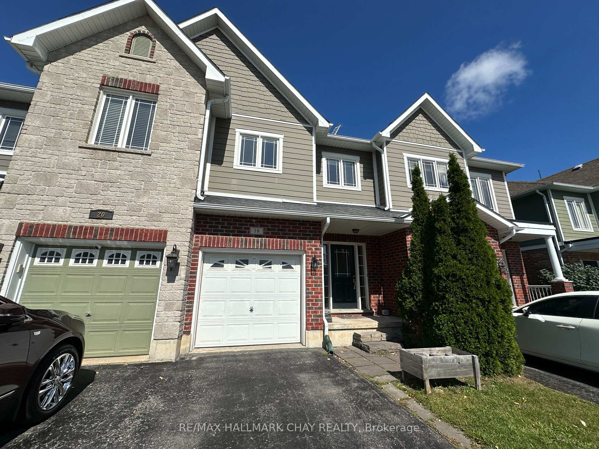 Photo 1 of 18 Claudio Crescent, Barrie, Holly — HOMEH