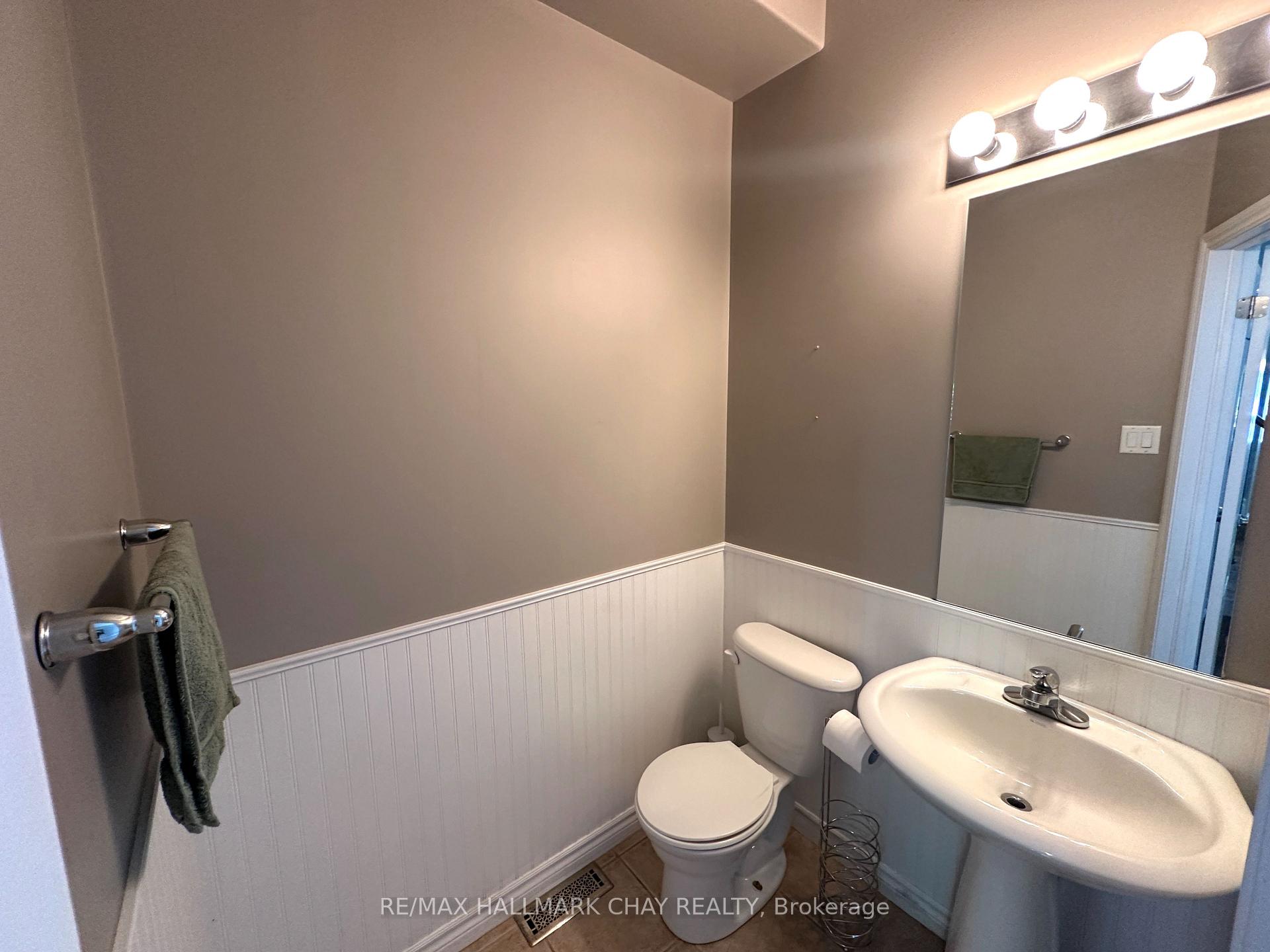 Photo 4 of 18 Claudio Crescent, Barrie, Holly — HOMEH