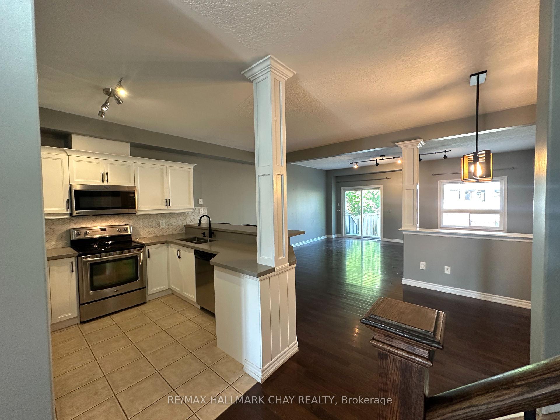 Photo 5 of 18 Claudio Crescent, Barrie, Holly — HOMEH