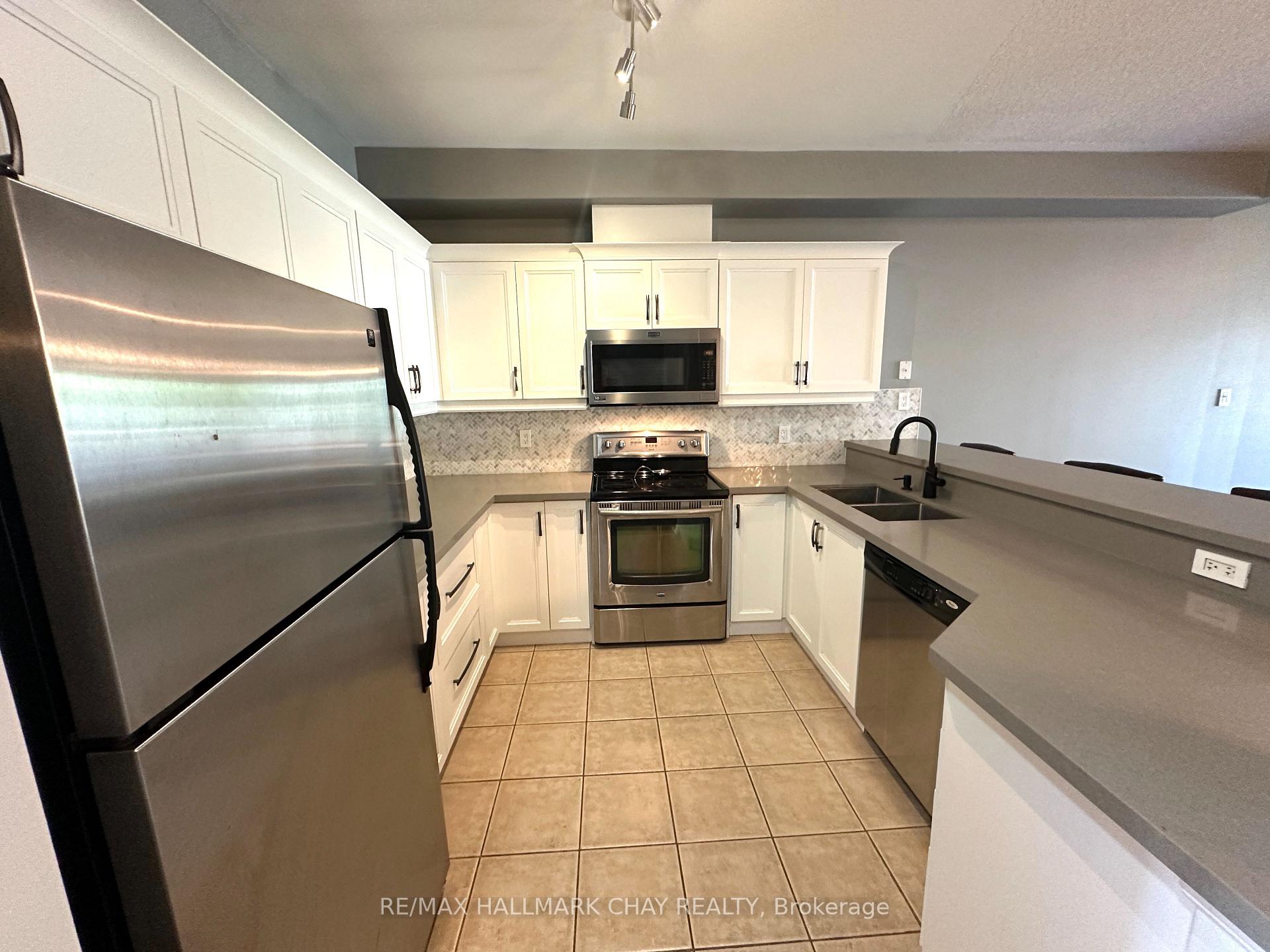 Photo 6 of 18 Claudio Crescent, Barrie, Holly — HOMEH