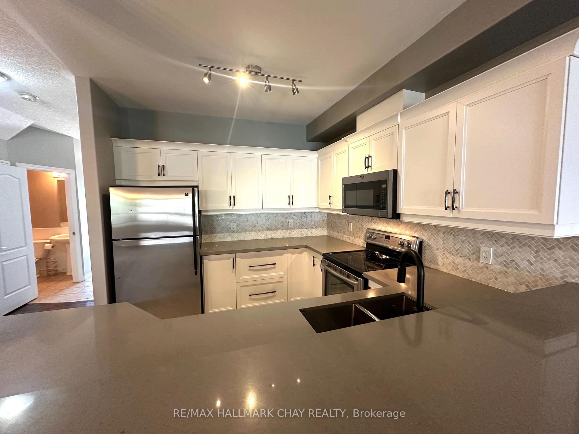 Photo 7 of 18 Claudio Crescent, Barrie, Holly — HOMEH
