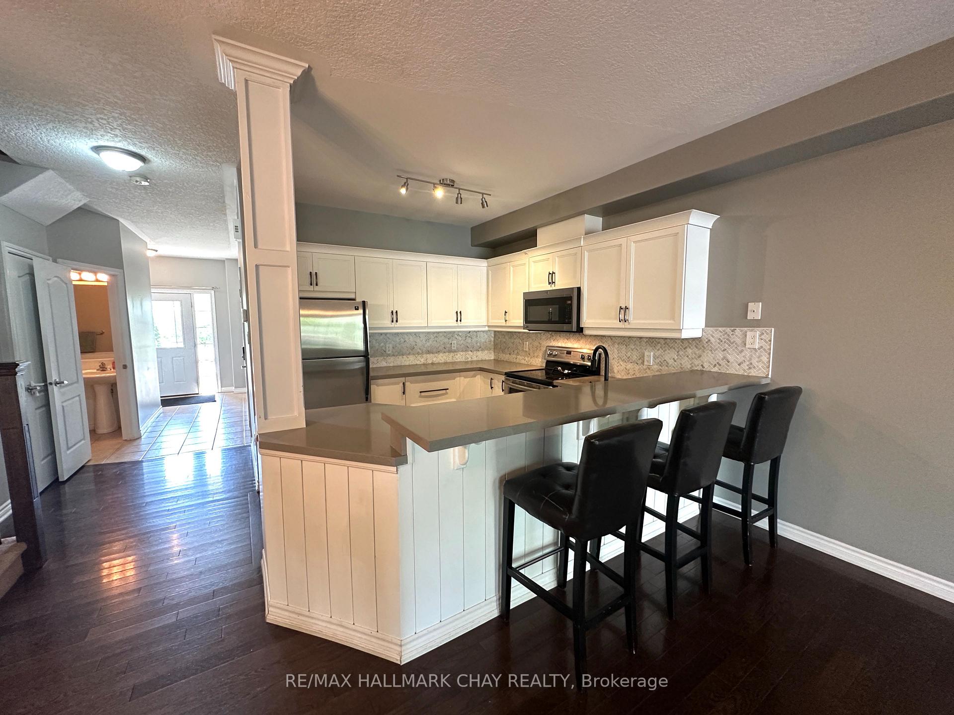 Photo 8 of 18 Claudio Crescent, Barrie, Holly — HOMEH