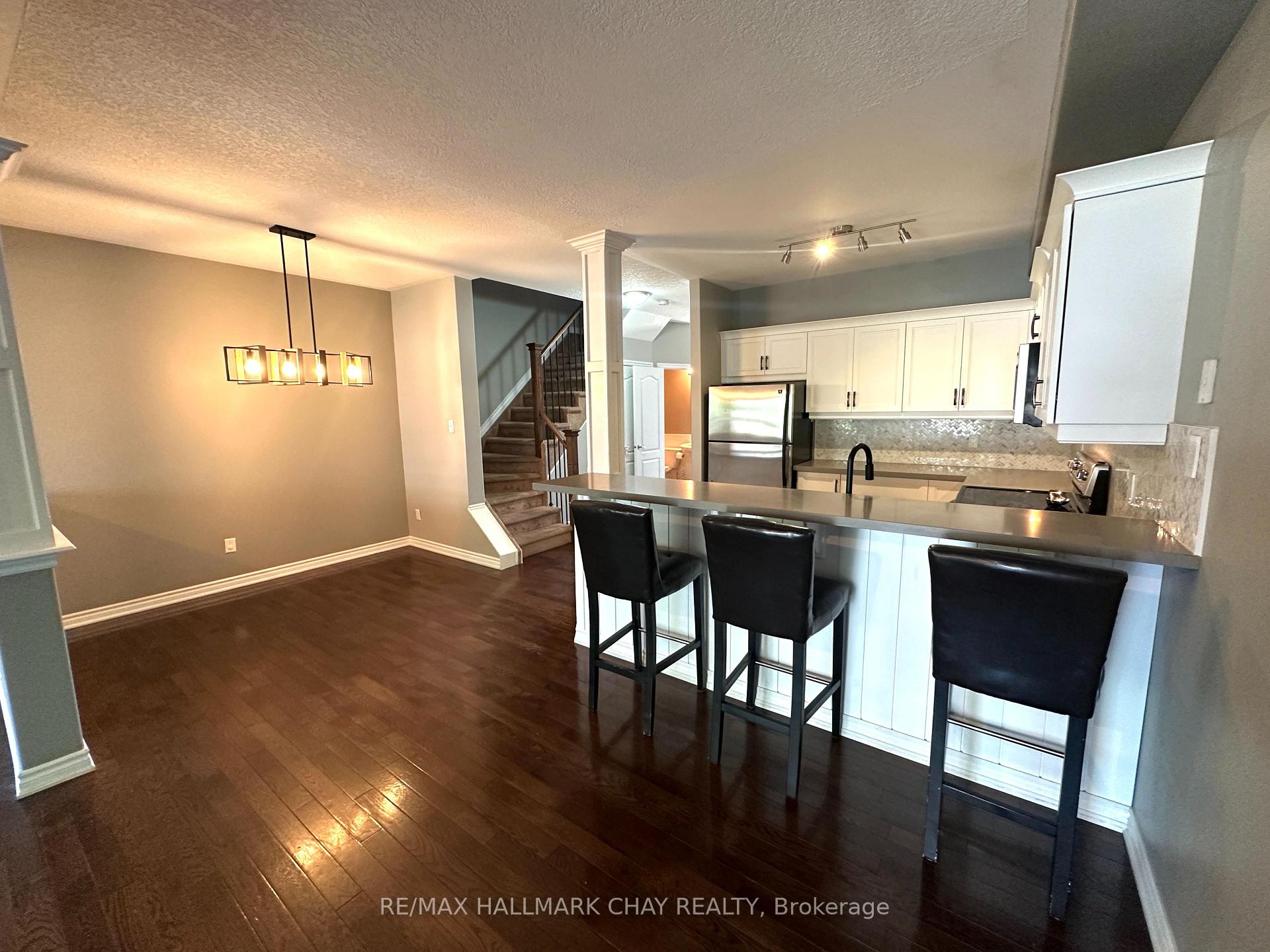 Photo 9 of 18 Claudio Crescent, Barrie, Holly — HOMEH