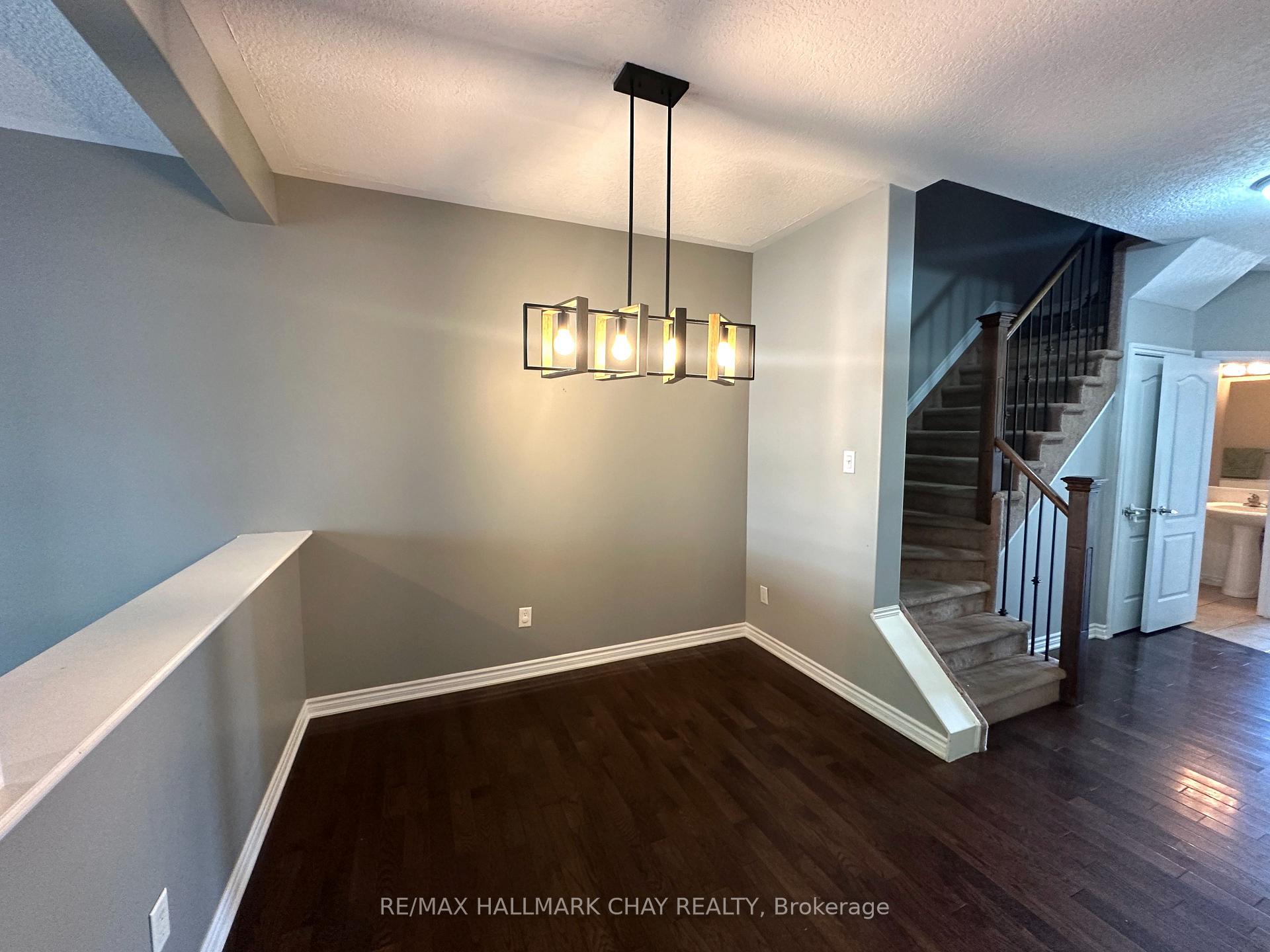 Photo 10 of 18 Claudio Crescent, Barrie, Holly — HOMEH