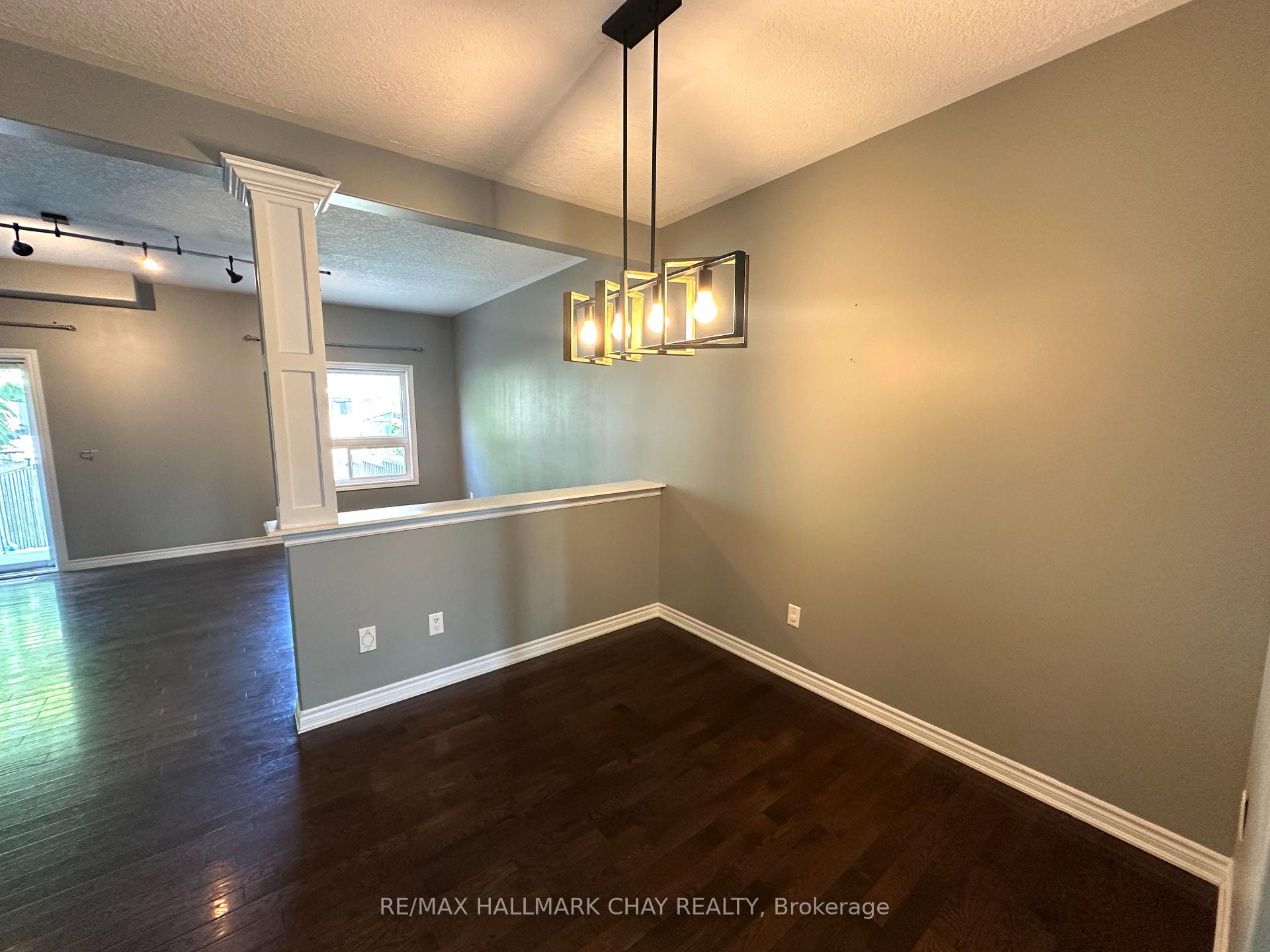 Photo 11 of 18 Claudio Crescent, Barrie, Holly — HOMEH