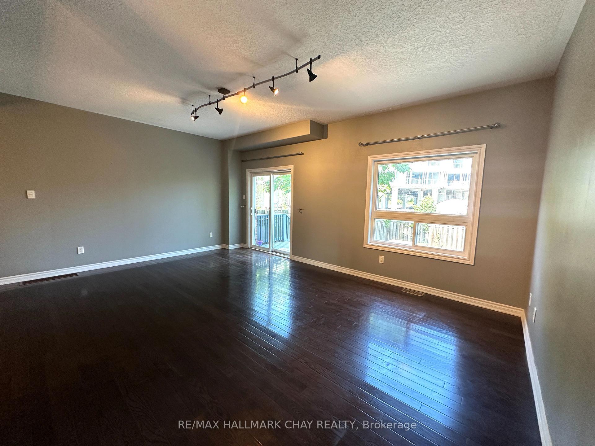 Photo 12 of 18 Claudio Crescent, Barrie, Holly — HOMEH