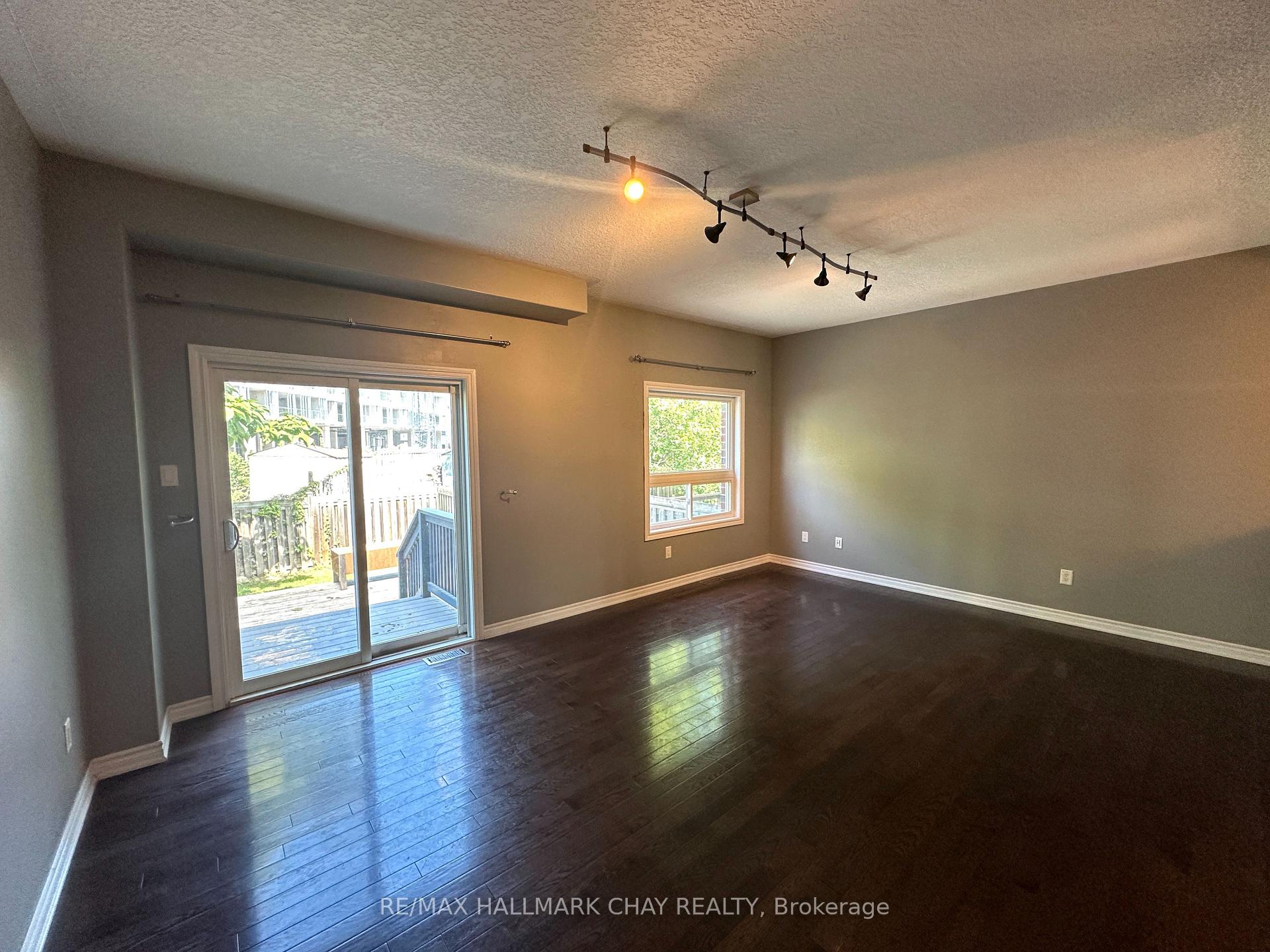 Photo 13 of 18 Claudio Crescent, Barrie, Holly — HOMEH