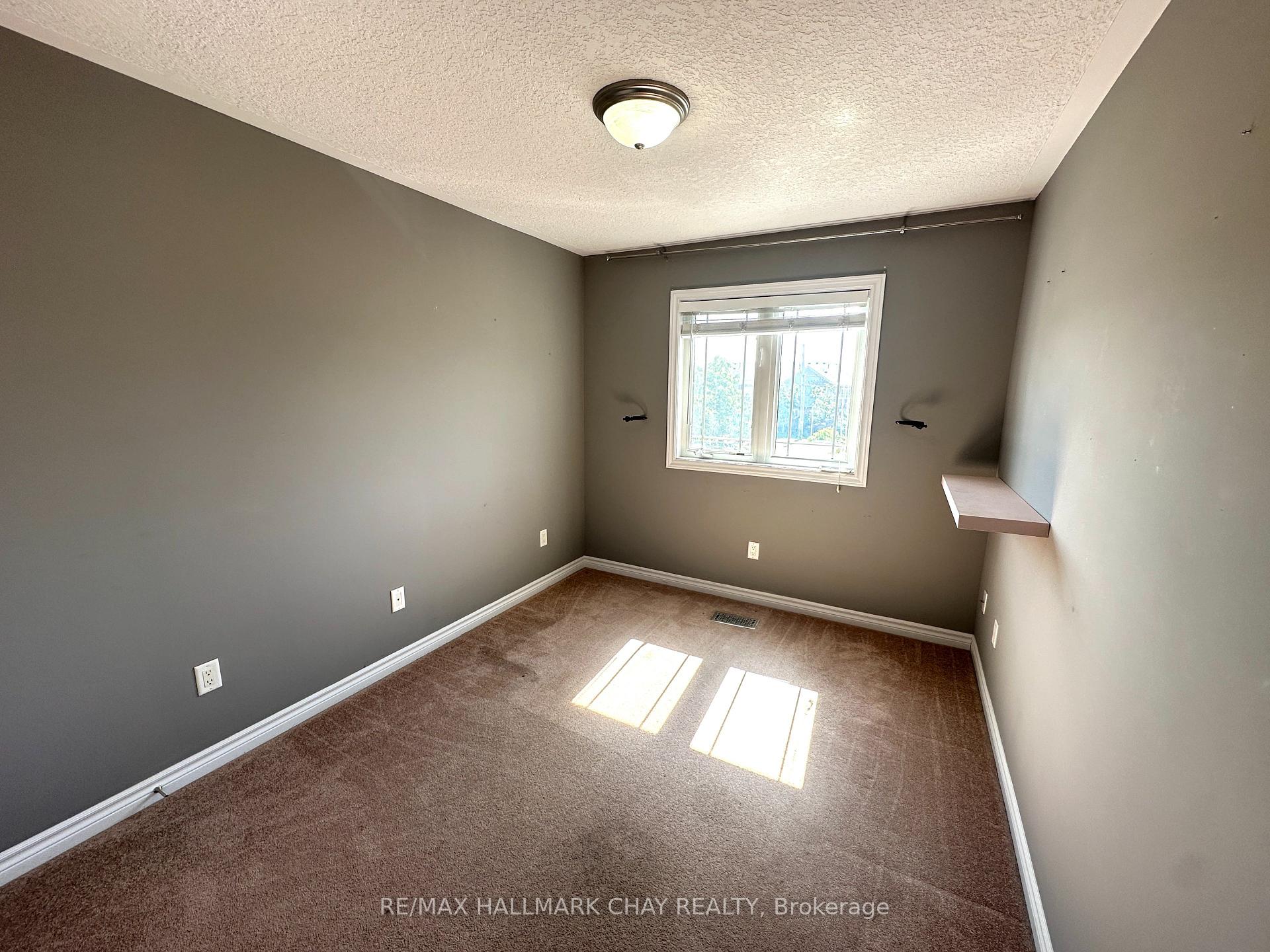 Photo 14 of 18 Claudio Crescent, Barrie, Holly — HOMEH