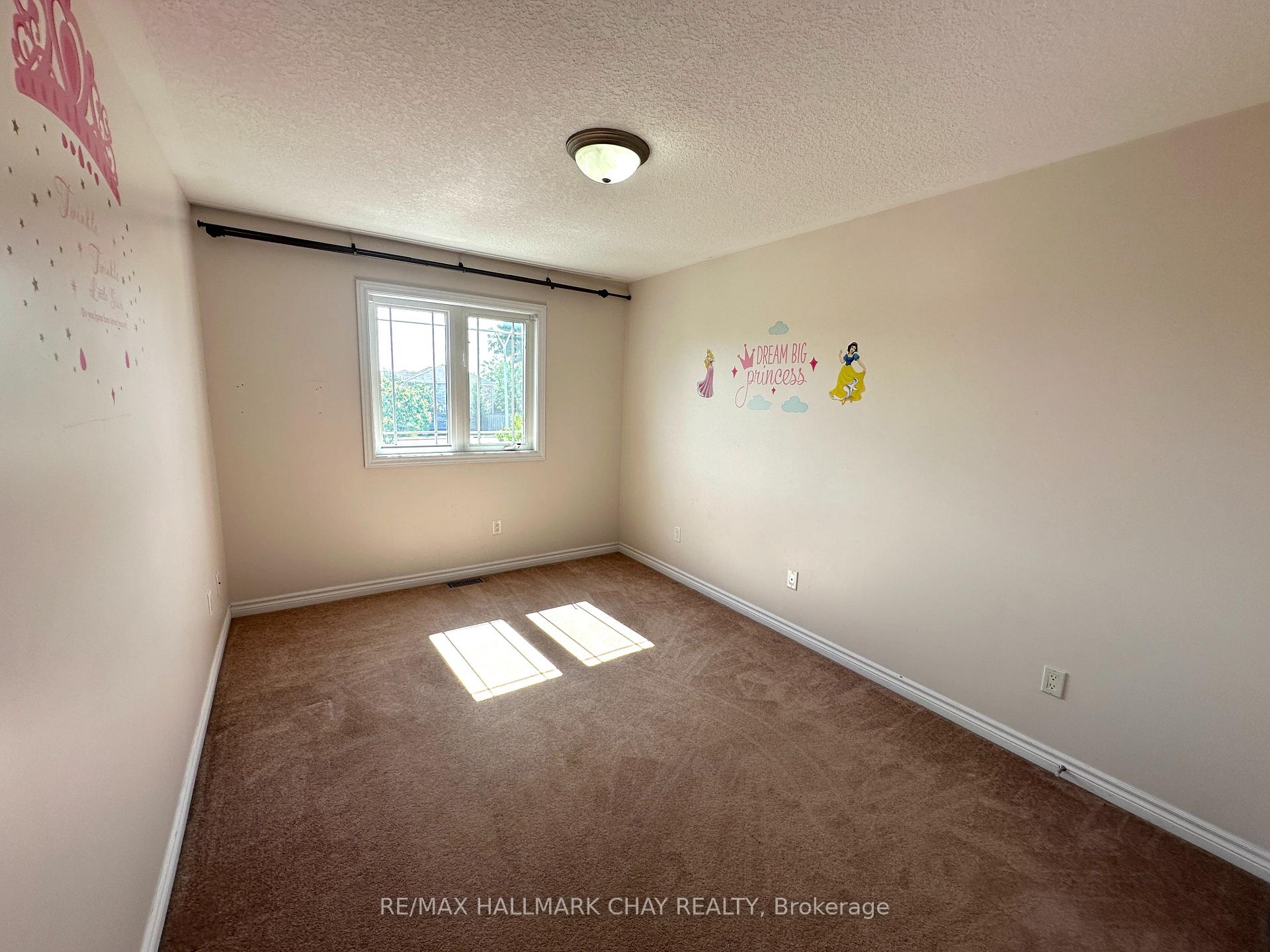 Photo 15 of 18 Claudio Crescent, Barrie, Holly — HOMEH