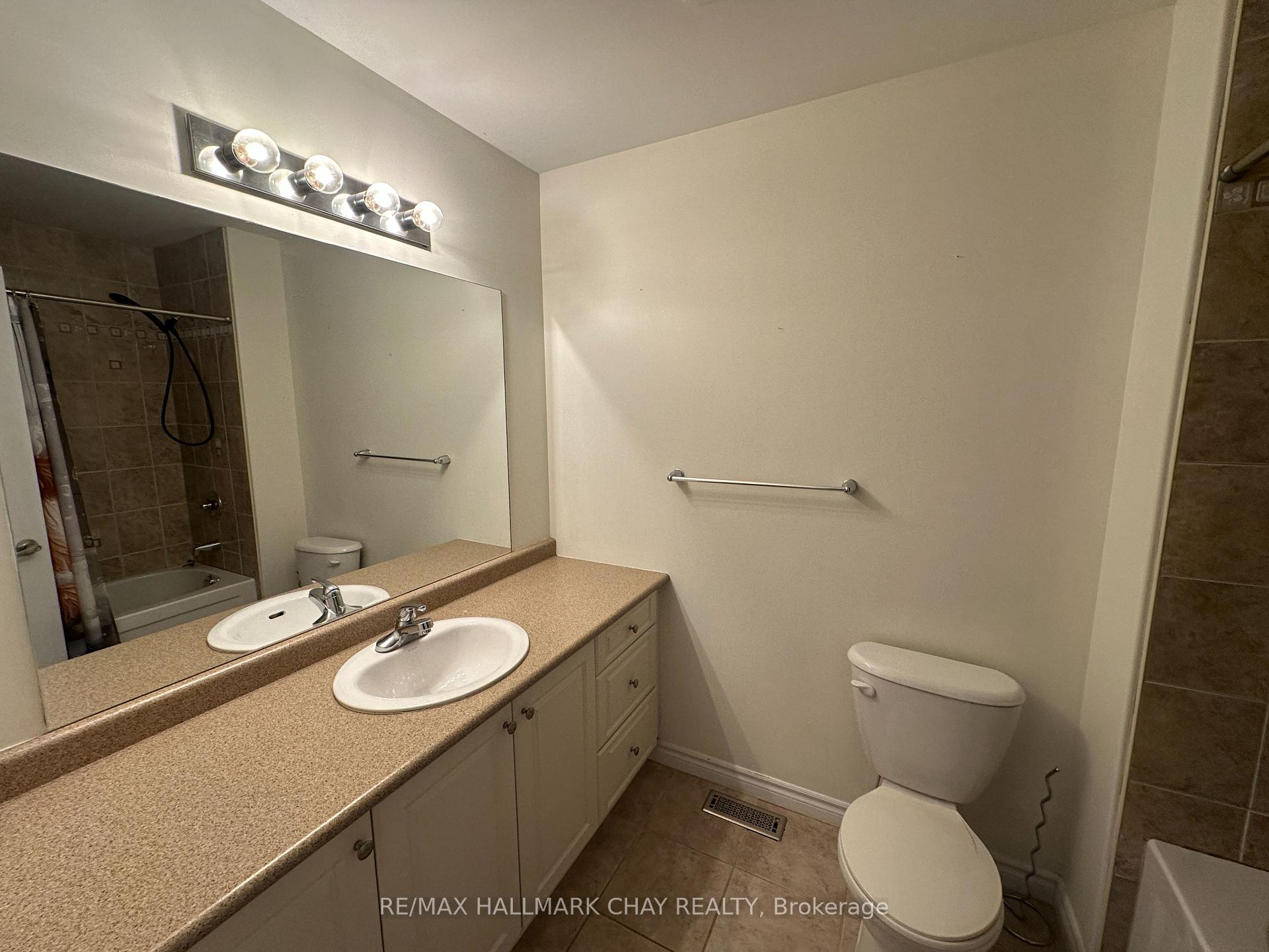 Photo 16 of 18 Claudio Crescent, Barrie, Holly — HOMEH