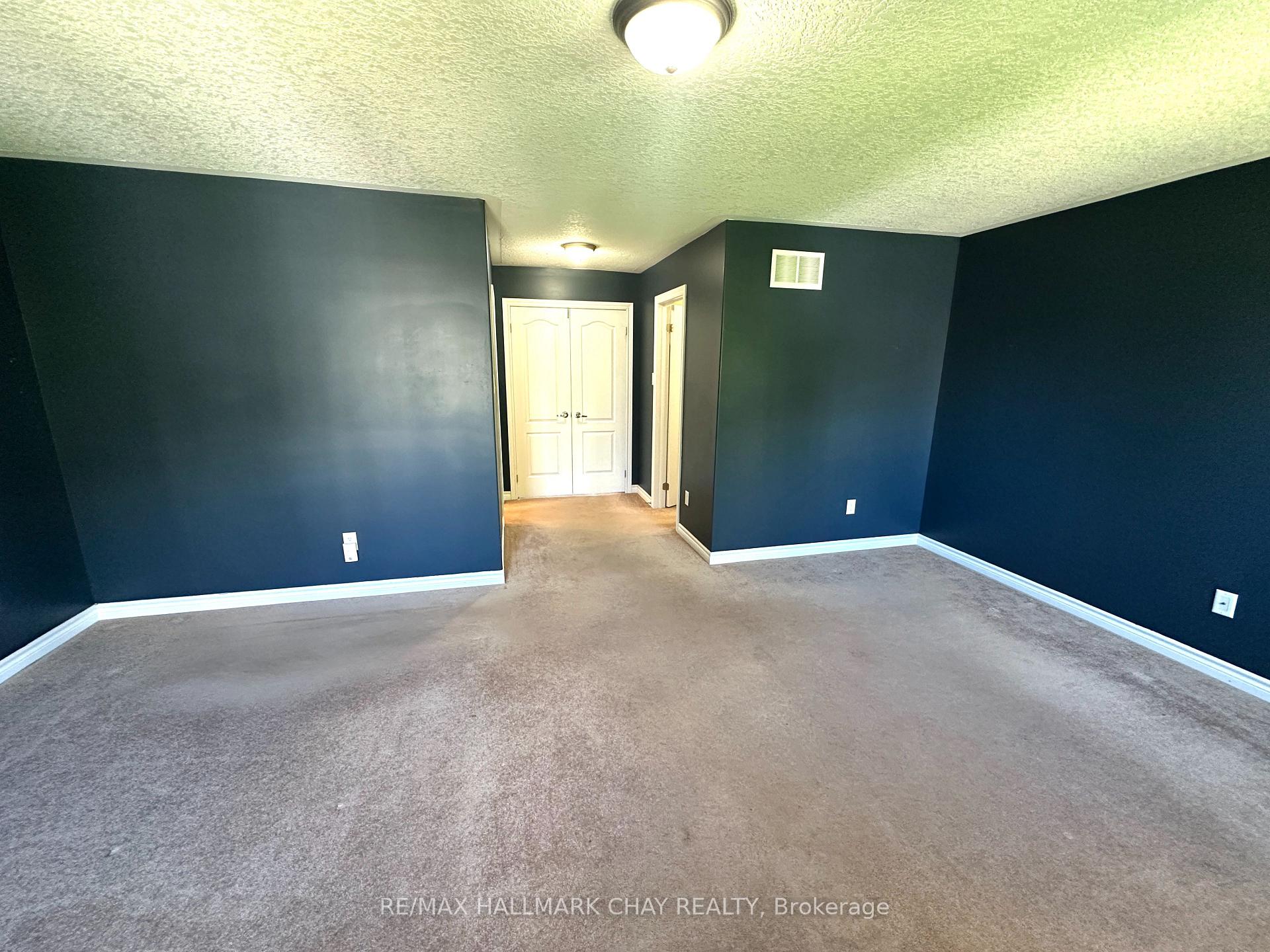 Photo 19 of 18 Claudio Crescent, Barrie, Holly — HOMEH
