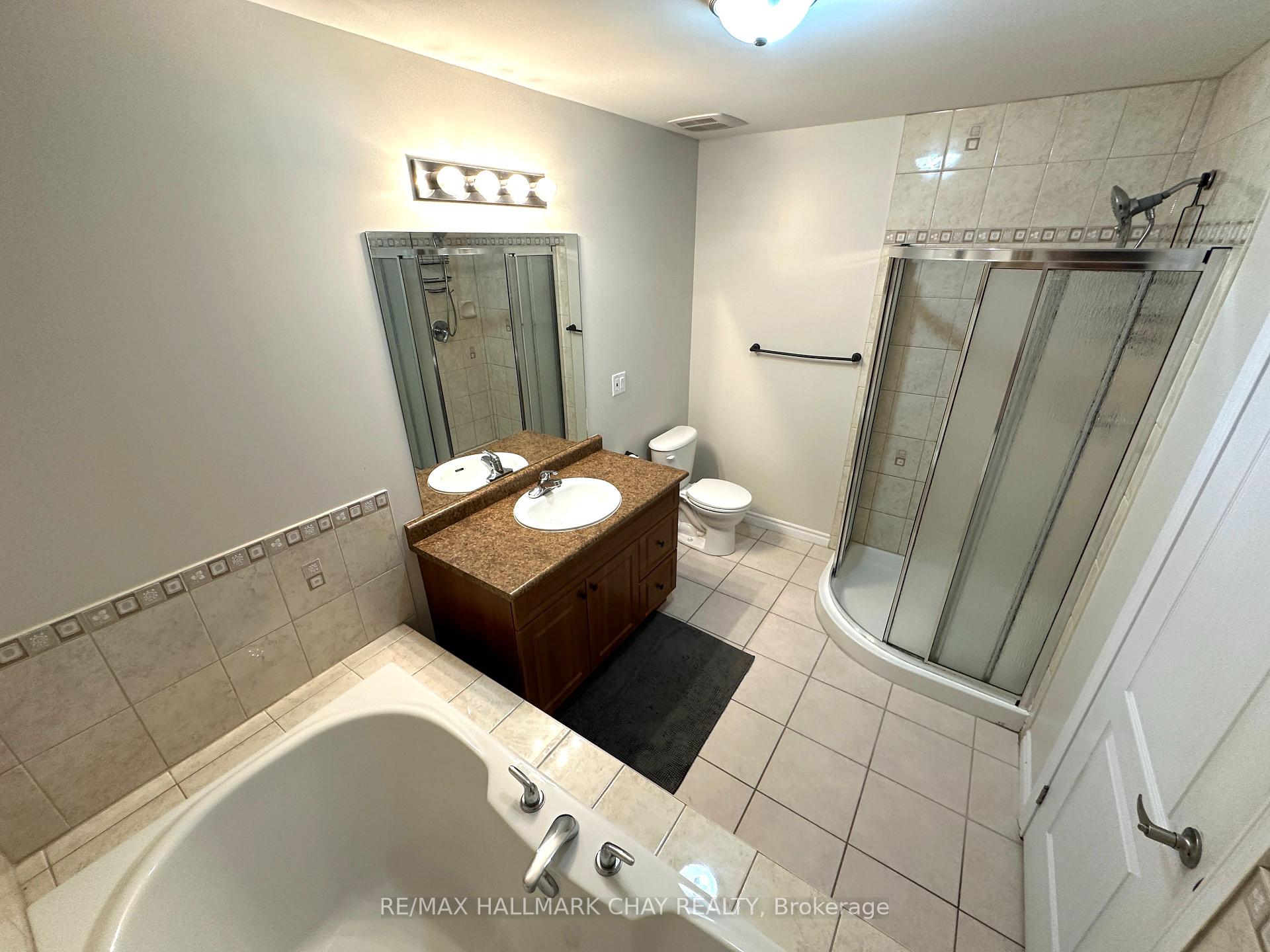 Photo 21 of 18 Claudio Crescent, Barrie, Holly — HOMEH