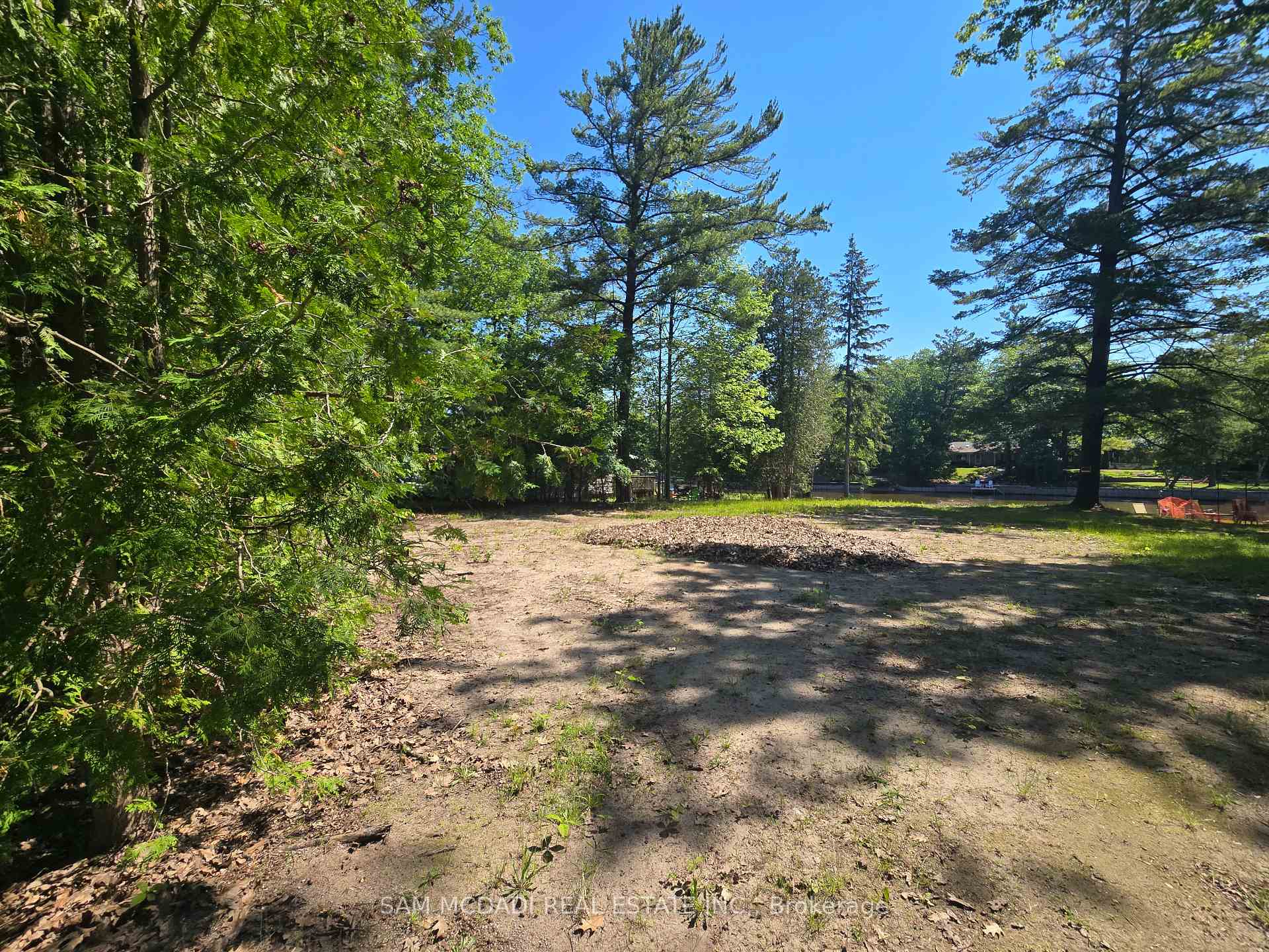 Photo 4 of 490 Oxbow Park Drive, Wasaga Beach — HOMEH