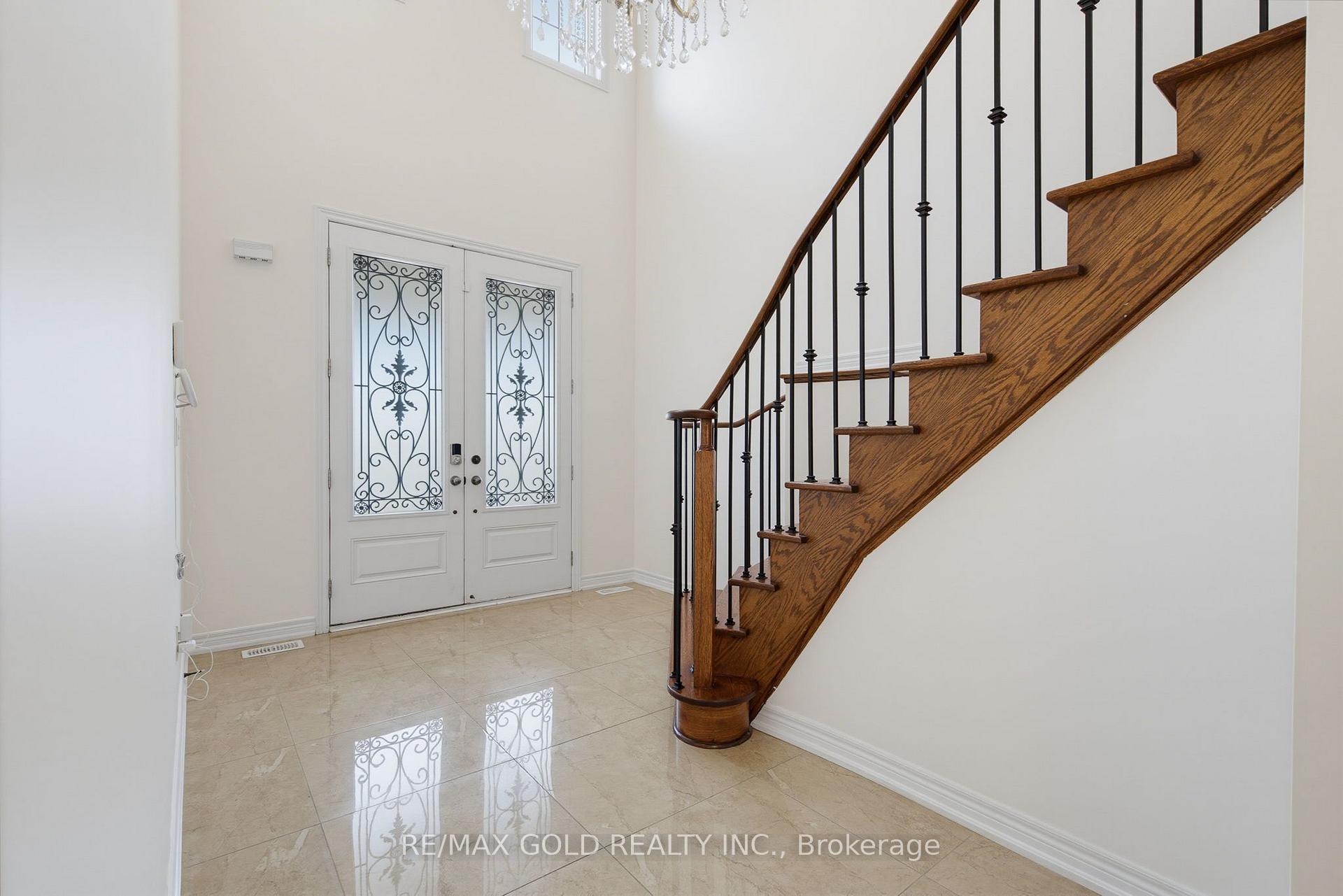 Photo 2 of 22 Durango Drive, Brampton, Credit Valley — HOMEH