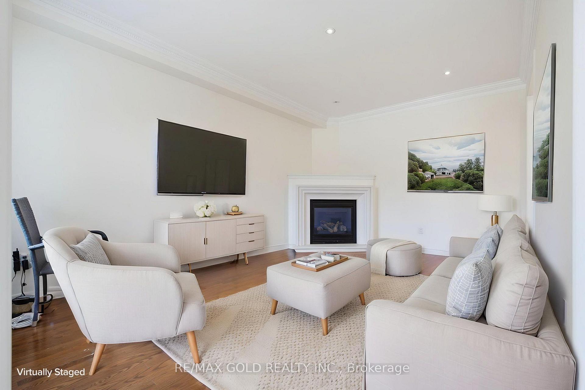 Photo 4 of 22 Durango Drive, Brampton, Credit Valley — HOMEH