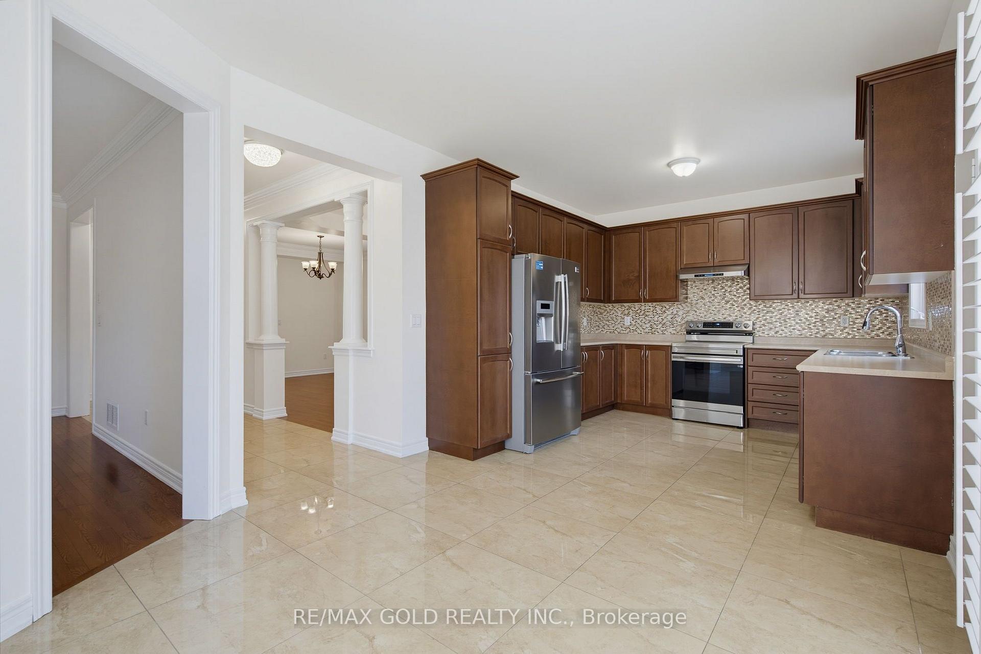 Photo 6 of 22 Durango Drive, Brampton, Credit Valley — HOMEH