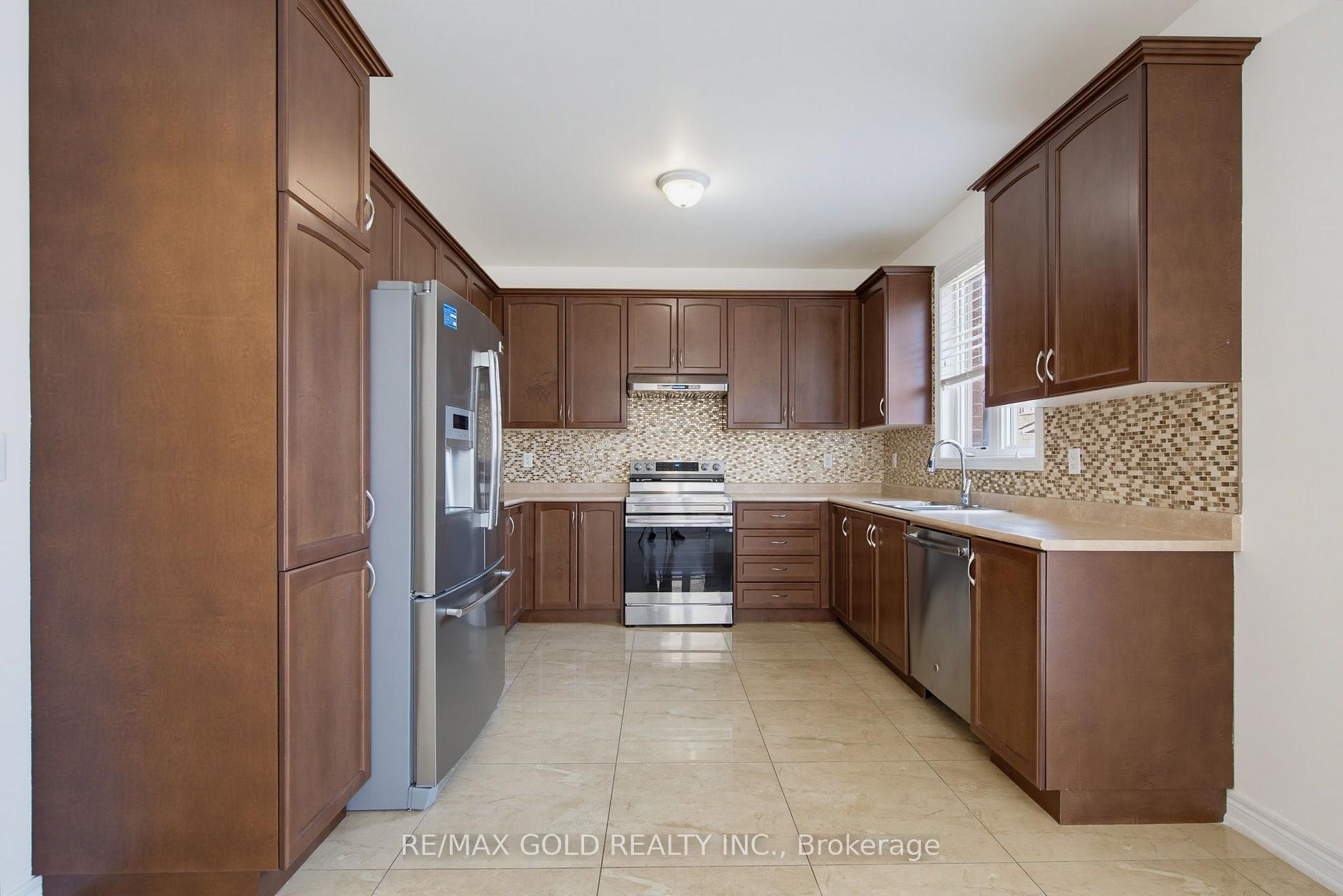 Photo 7 of 22 Durango Drive, Brampton, Credit Valley — HOMEH
