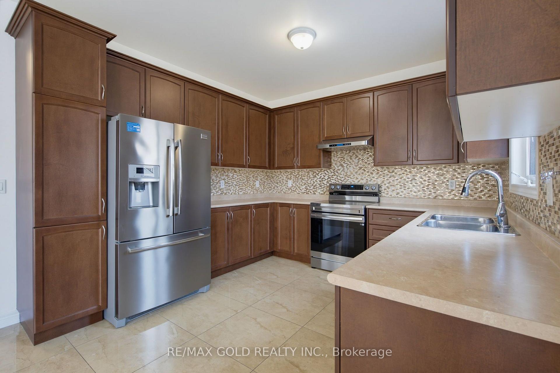Photo 8 of 22 Durango Drive, Brampton, Credit Valley — HOMEH