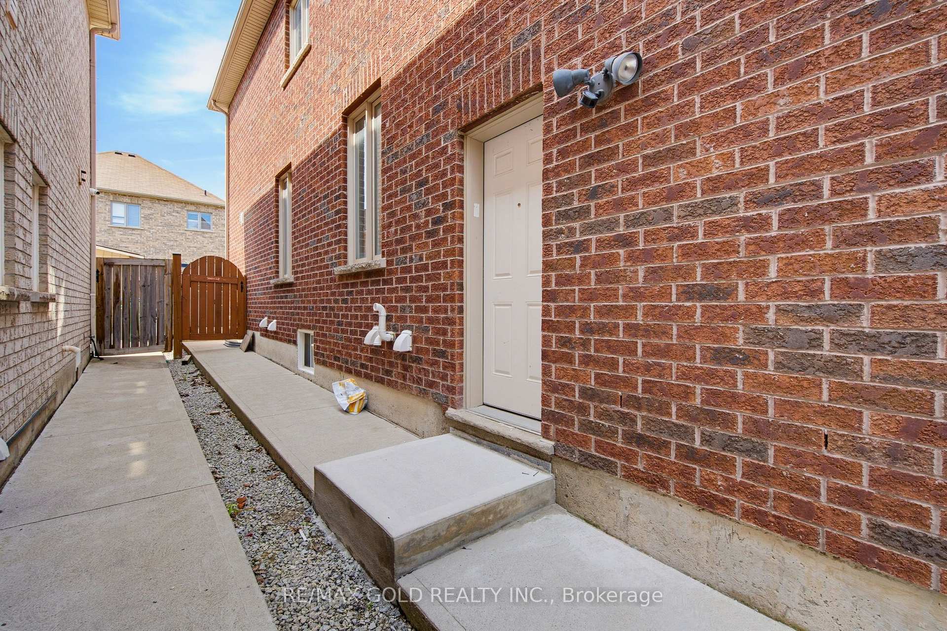 Photo 26 of 22 Durango Drive, Brampton, Credit Valley — HOMEH